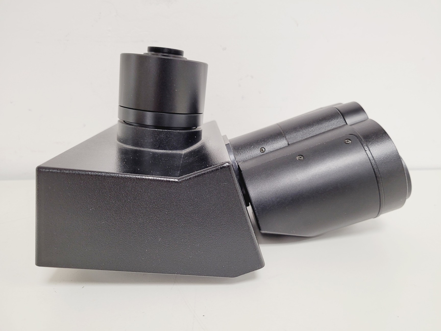 Image of Olympus U-SWTR-2 Trinocular Observation Tube w/ 2 x Olympus SWH10X-H/26.5 Lab