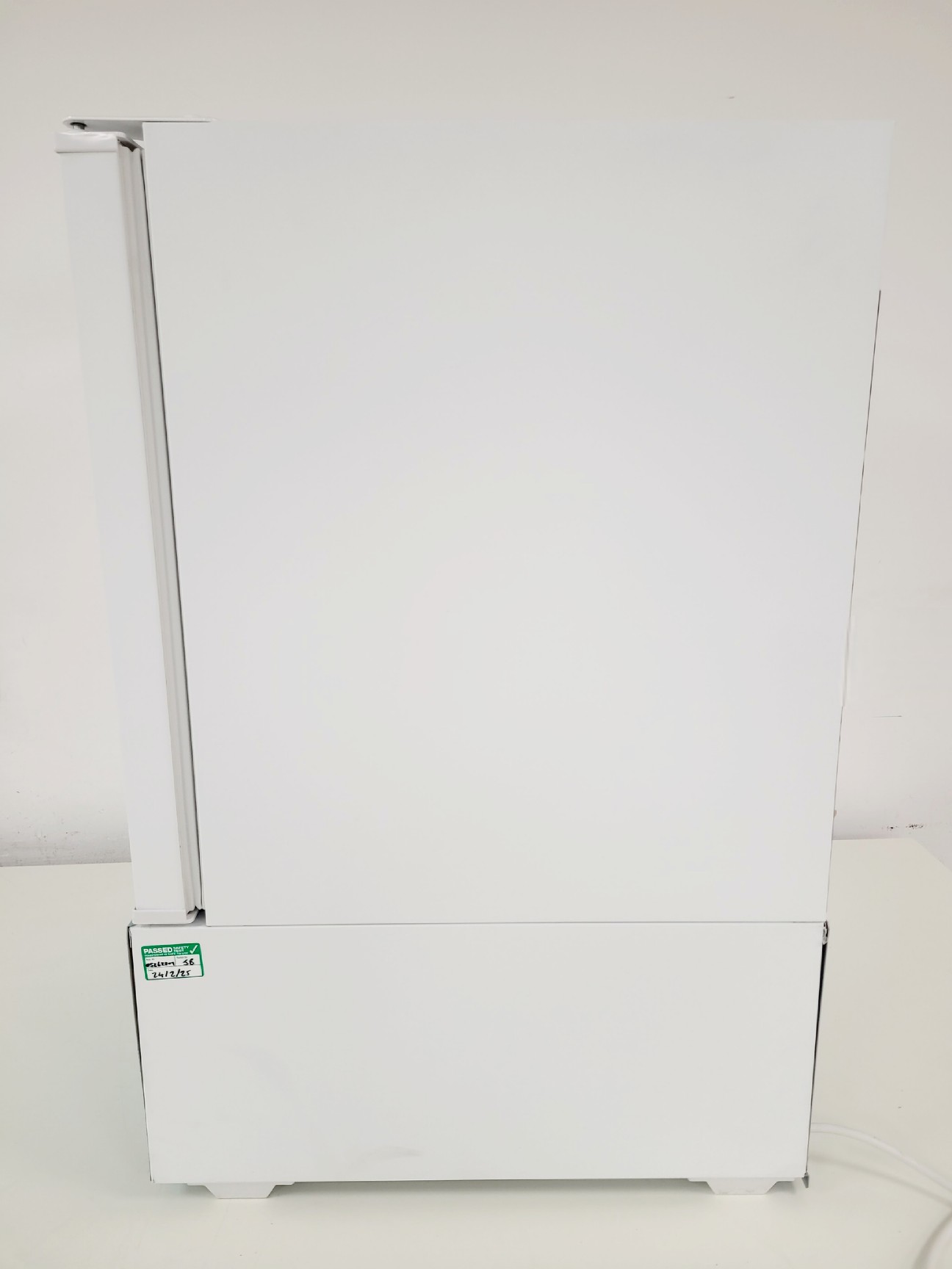 Image of  LEC Model PE102C Medical Refrigerator Lab