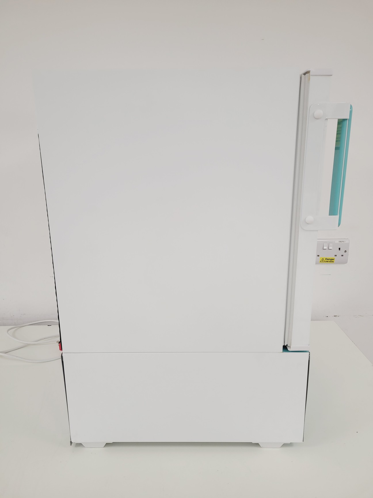Image of  LEC Model PE102C Medical Refrigerator Lab