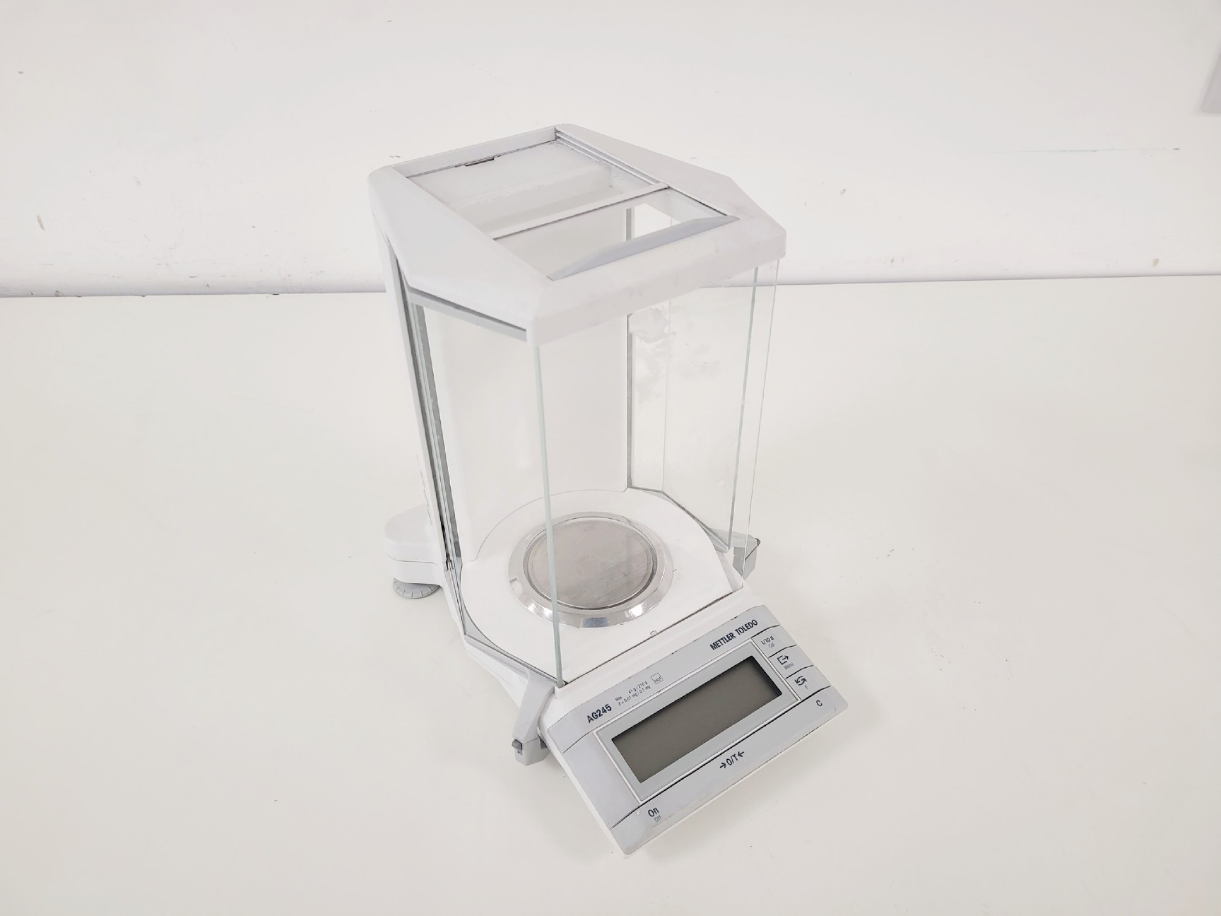 Image of Mettler Toledo AG245 Scale/Balance Lab