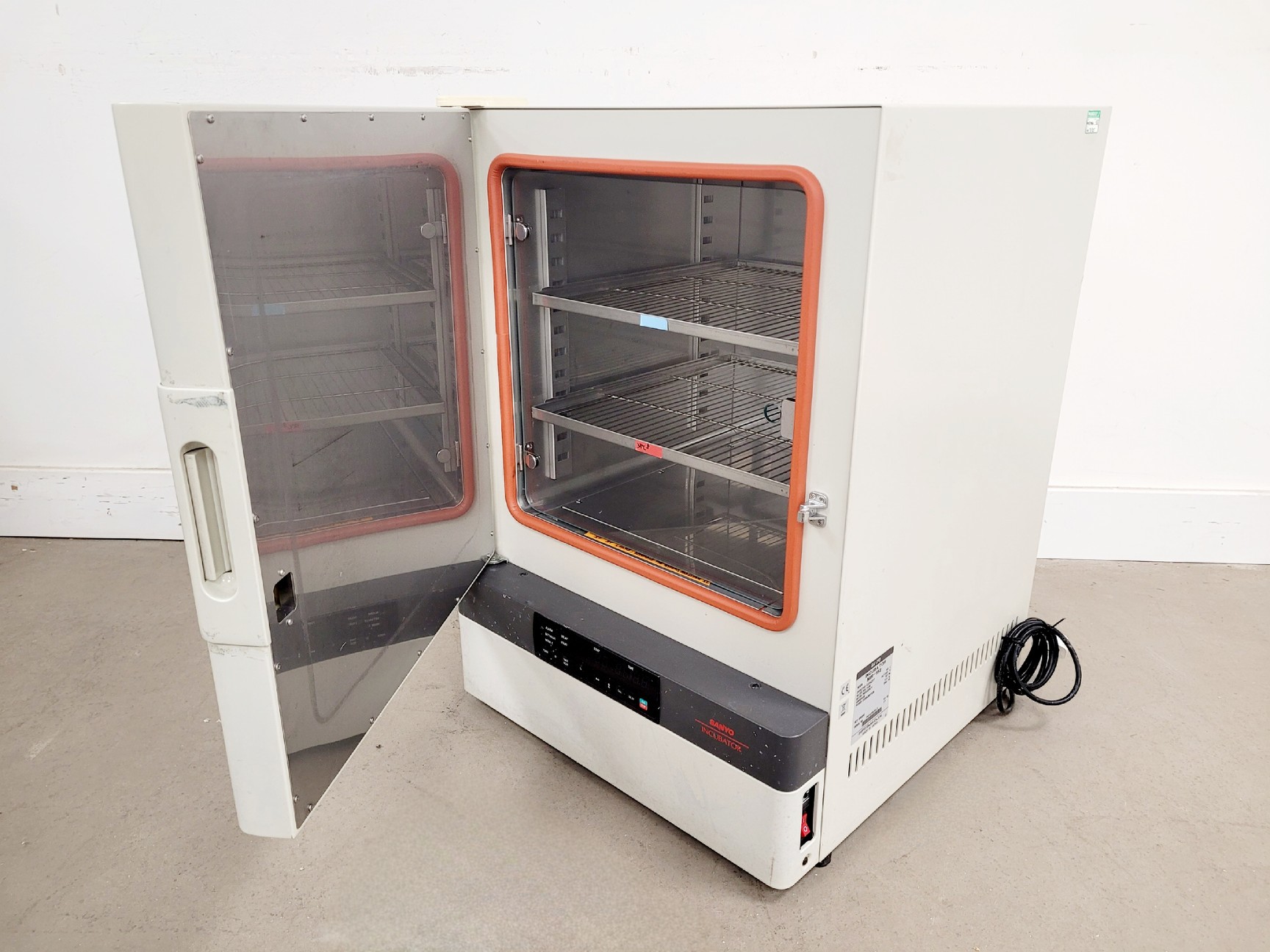Image of Sanyo Incubator Model-MIR162 Lab