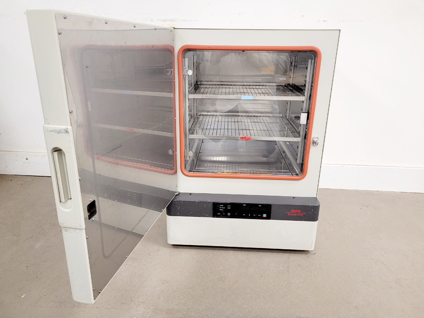 Image of Sanyo Incubator Model-MIR162 Lab
