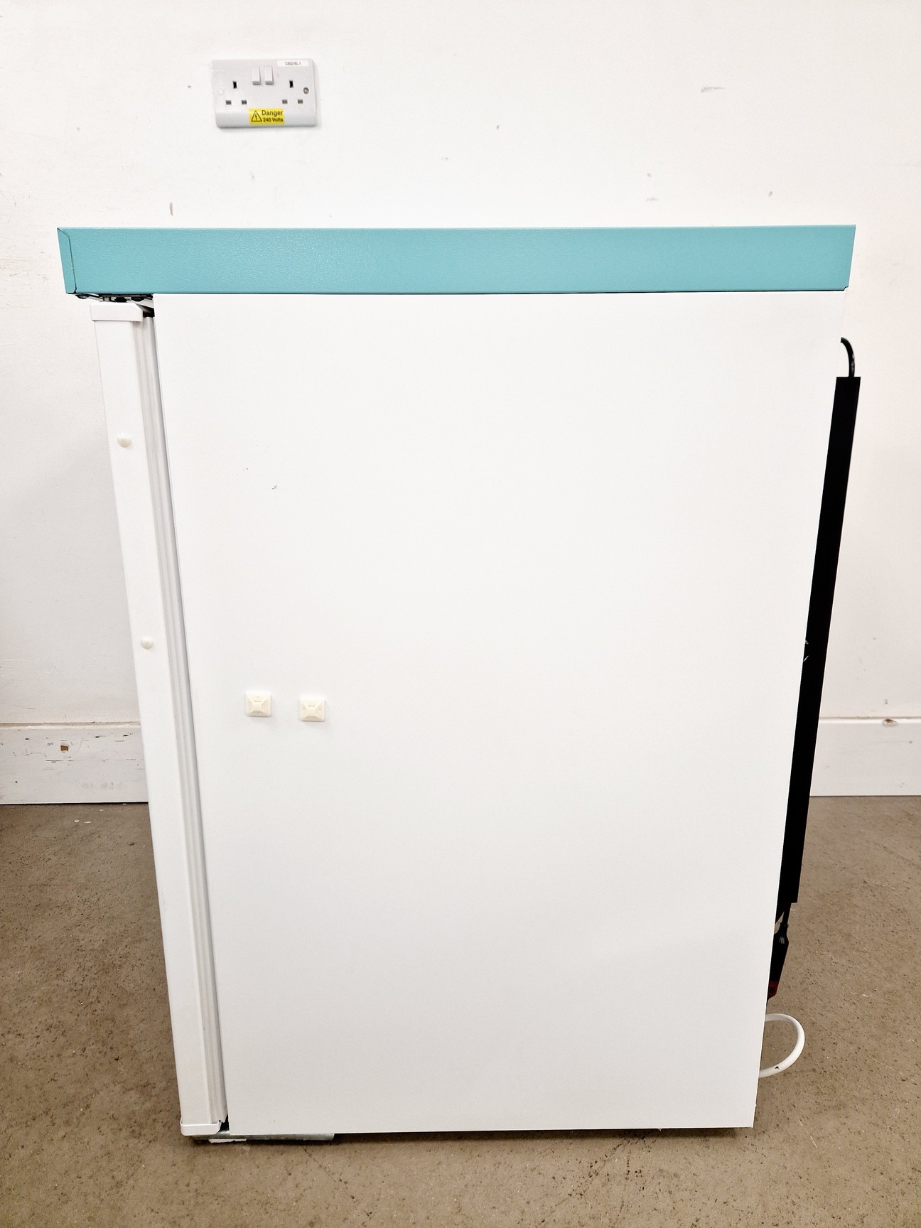 Image of LEC LSF151UK Under-Counter Laboratory Freezer Lab