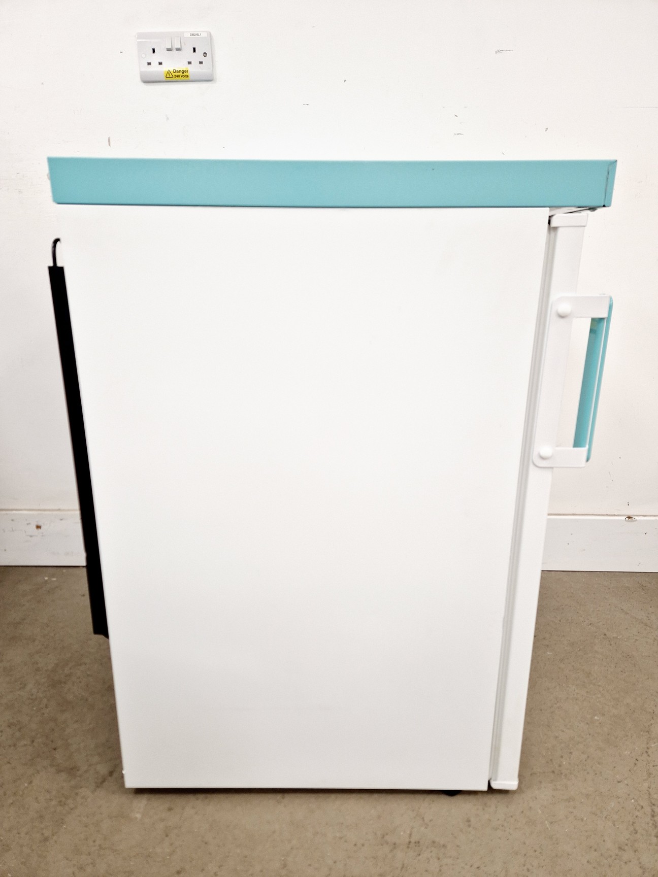 Image of LEC LSF151UK Under-Counter Laboratory Freezer Lab