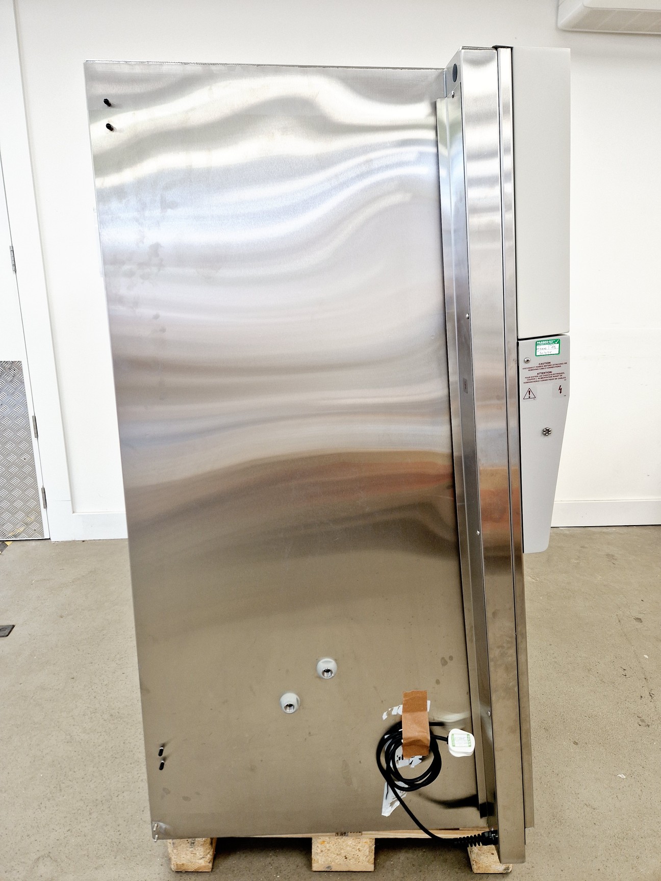 Image of Nuaire LabGard ES Class II Biological Safety Cabinet Model- NU 543 500S Lab