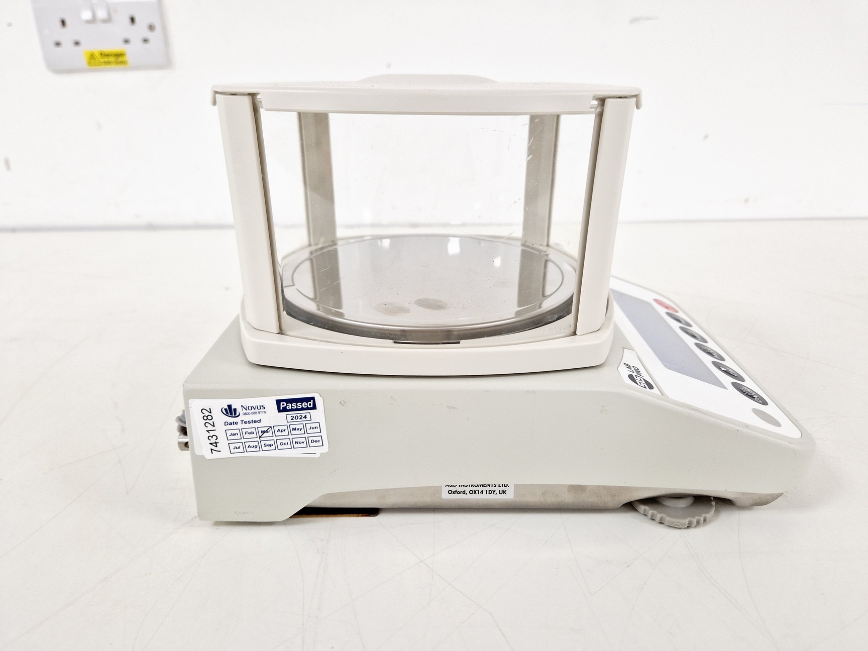 Image of AnD Weighing FZ-2000i Precision Balance Lab