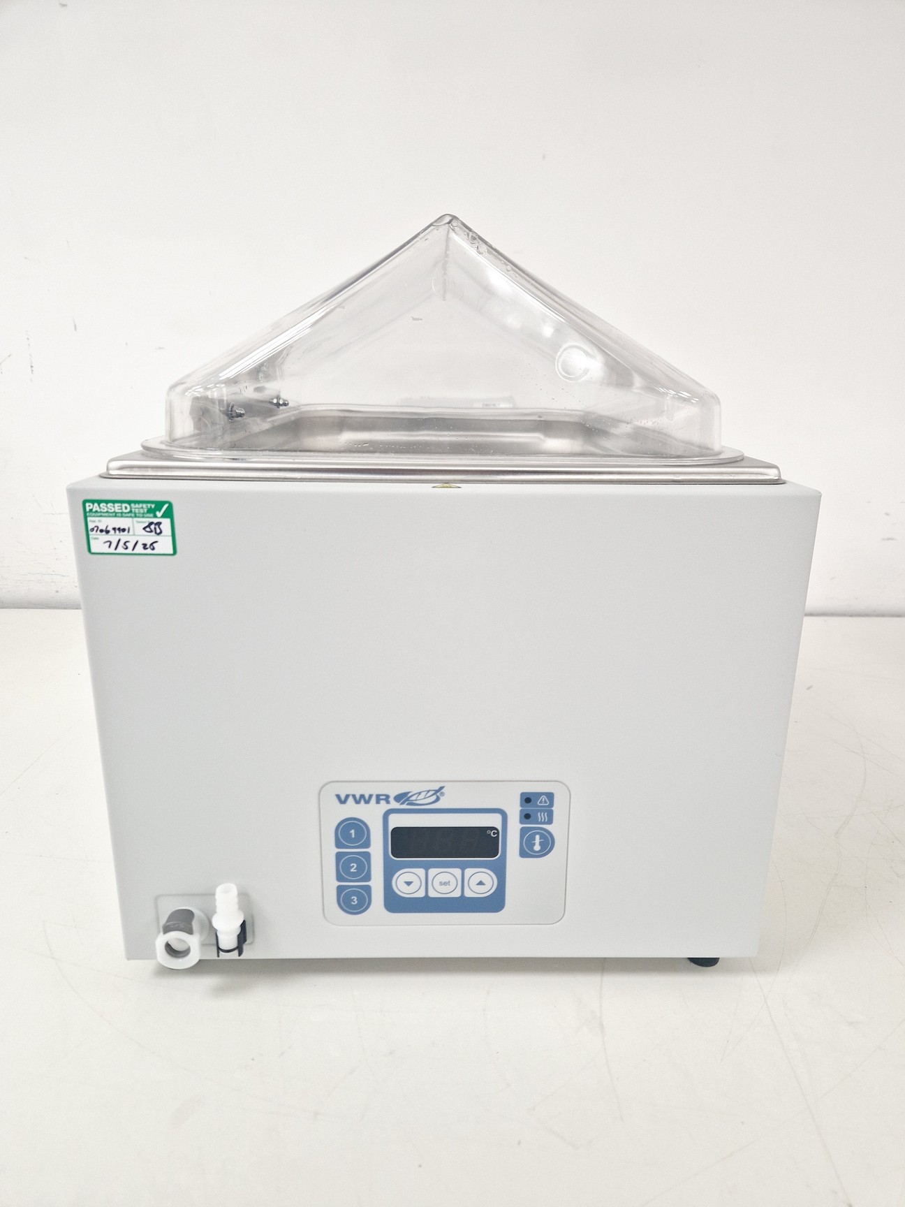 Image of VWR Unstirred VWB 26 Water Bath 26 Litre Lab