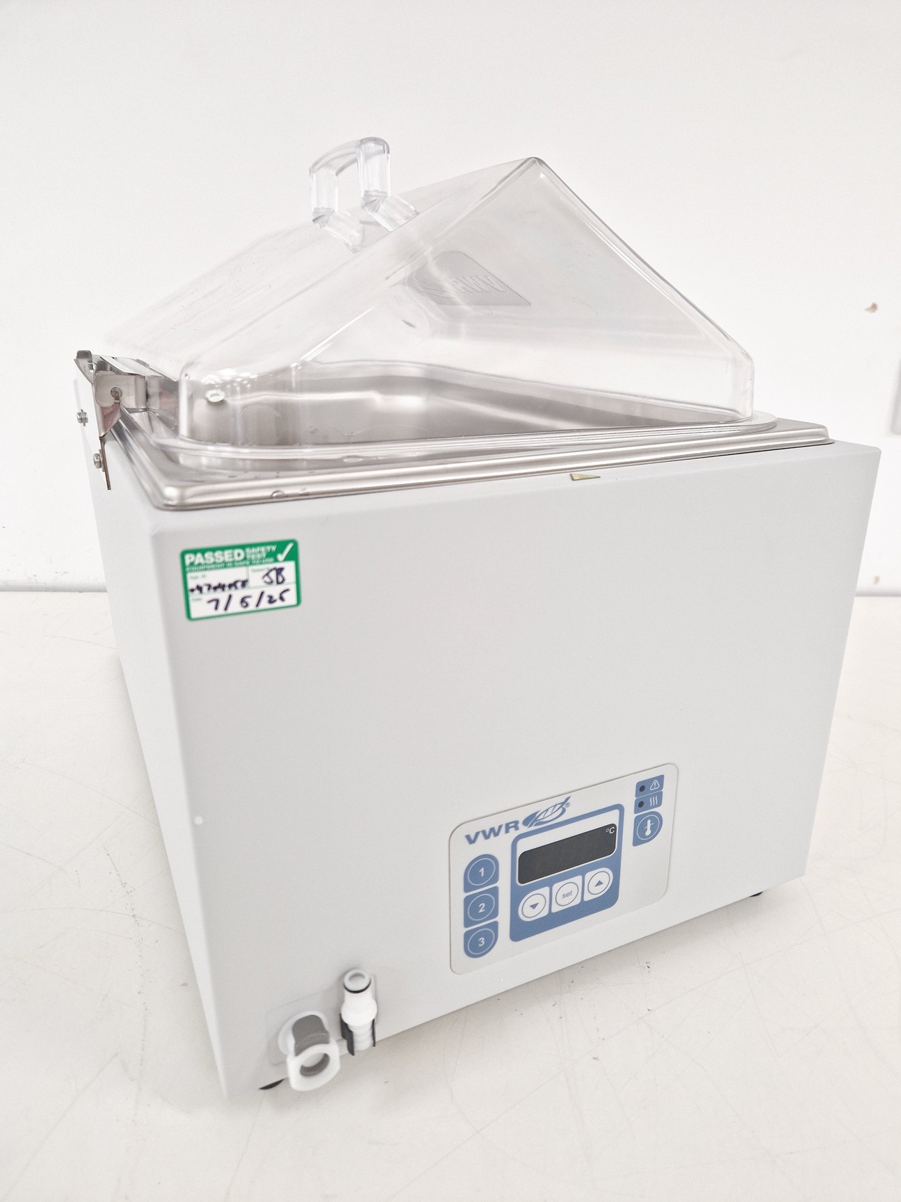 Image of VWR Unstirred Water Bath 26 Litre Lab