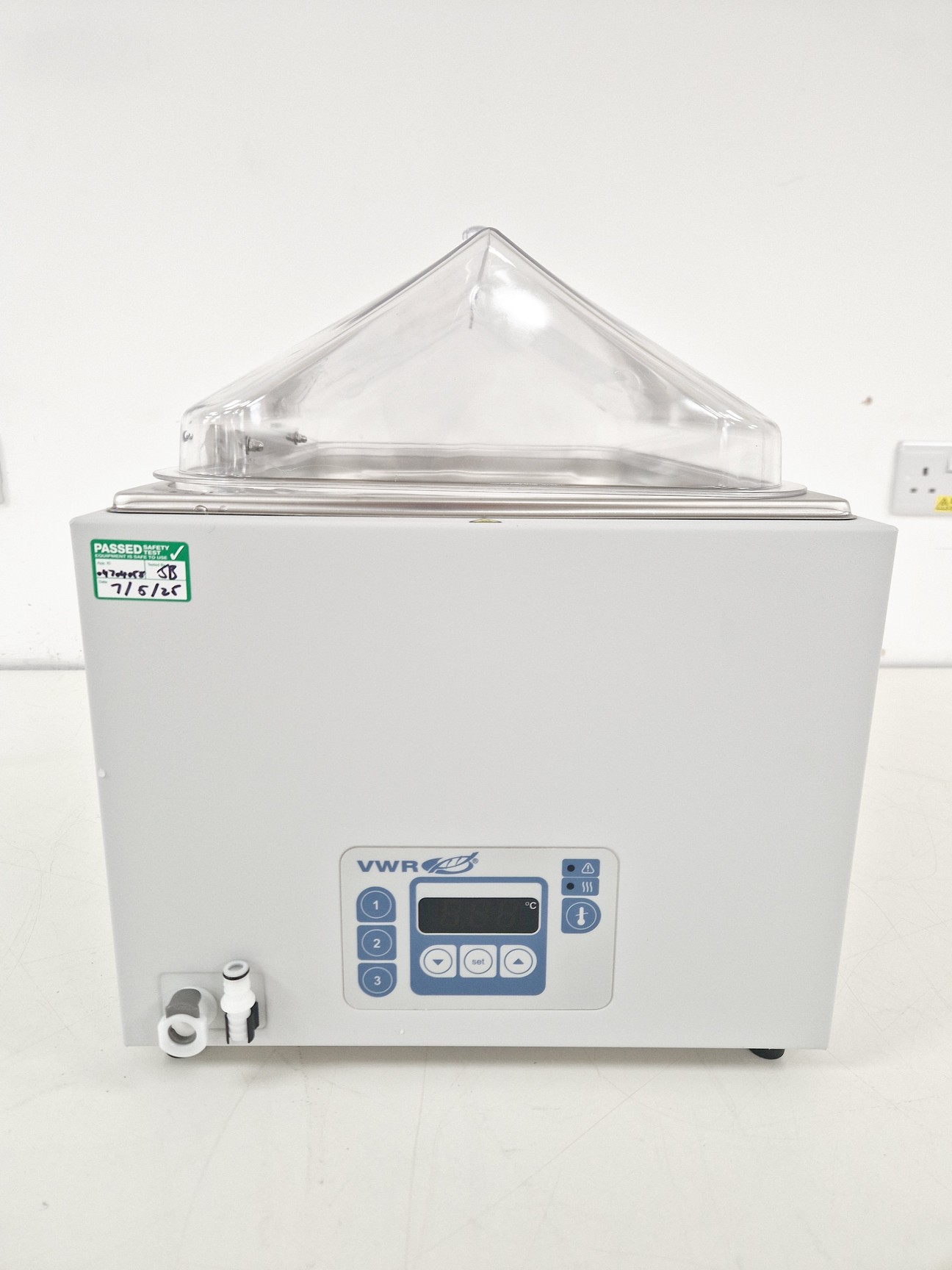 Image of VWR Unstirred Water Bath 26 Litre Lab