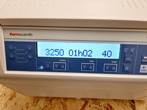 Thumbnail image of Thermo Scientific Megafuge 8R BenchTop Centrifuge W/ TX-150 Rotor 4,500 Max RPM 