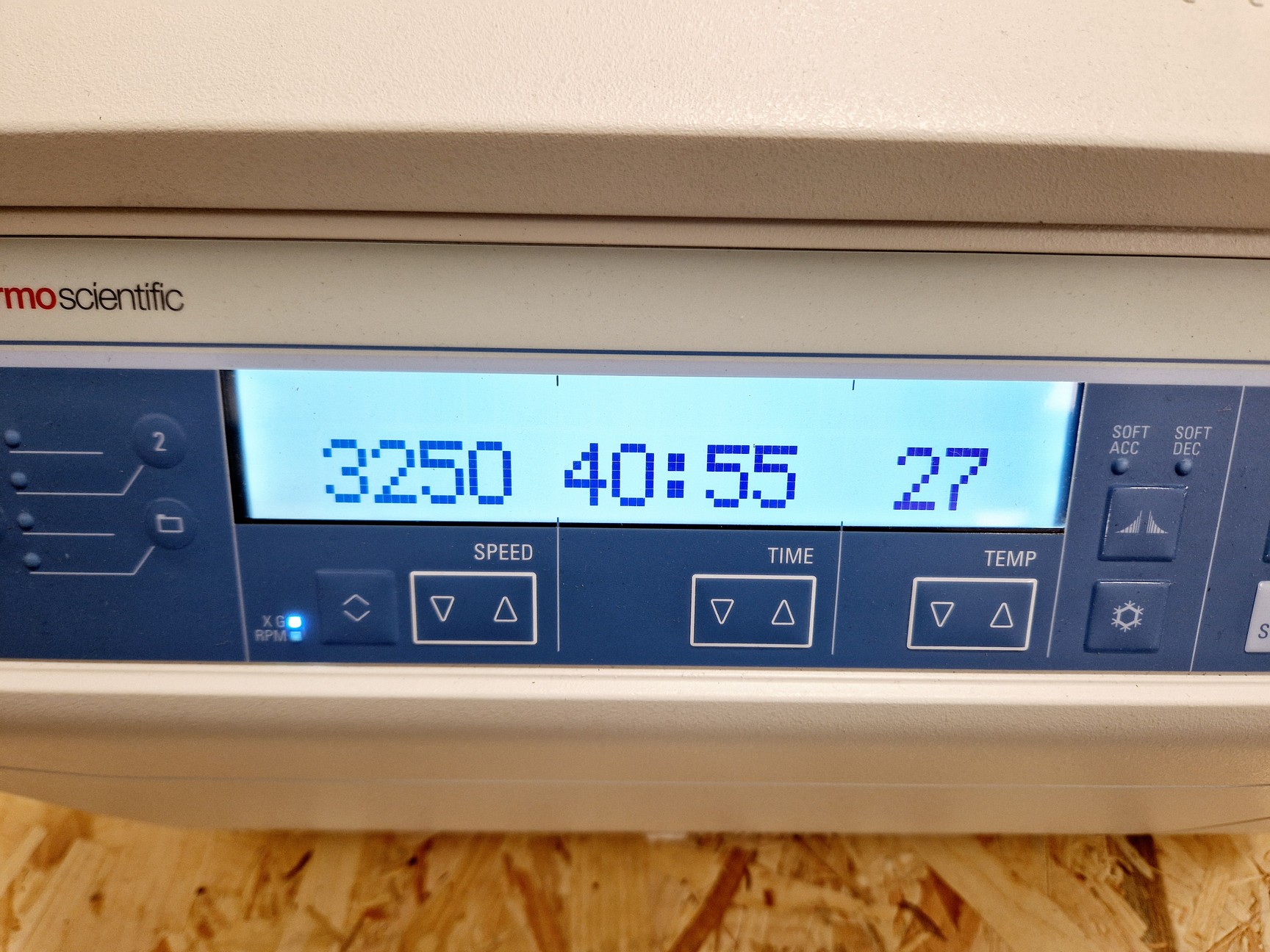 Image of Thermo Scientific Megafuge 8R BenchTop Centrifuge W/ TX-150 Rotor 4,500 Max RPM 