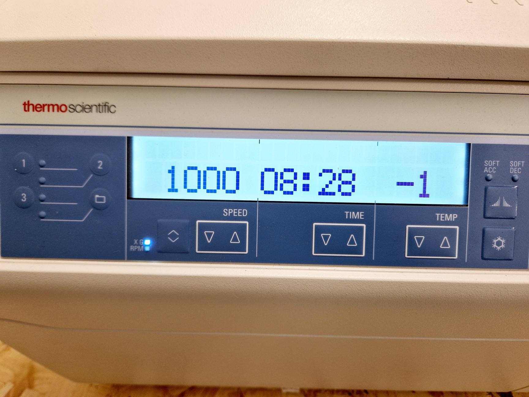 Image of Thermo Scientific Megafuge 8R BenchTop Centrifuge W/ TX-150 Rotor 4,500 Max RPM 