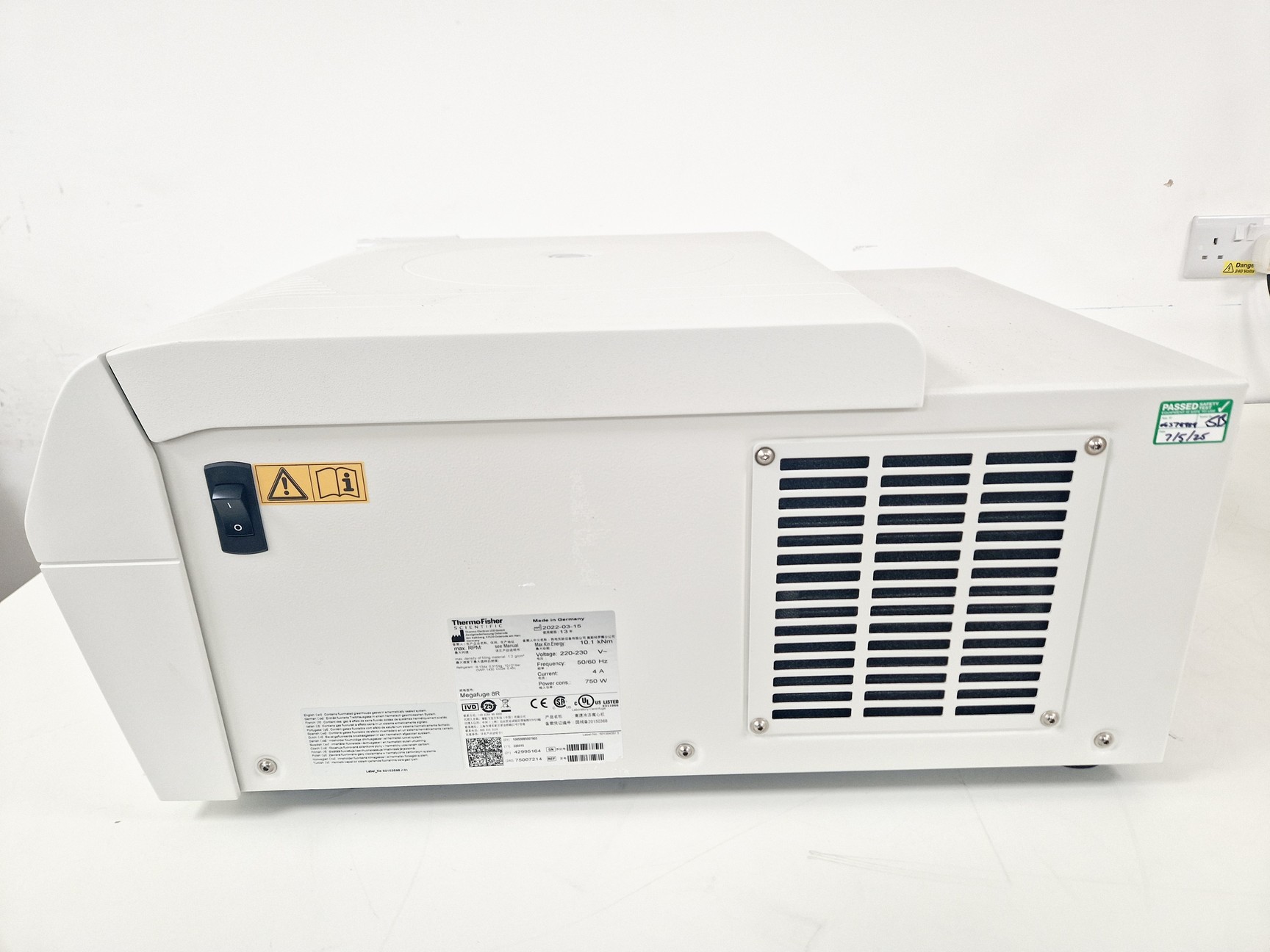Image of Thermo Scientific Megafuge 8R BenchTop Centrifuge W/ TX-150 Rotor 4,500 Max RPM 