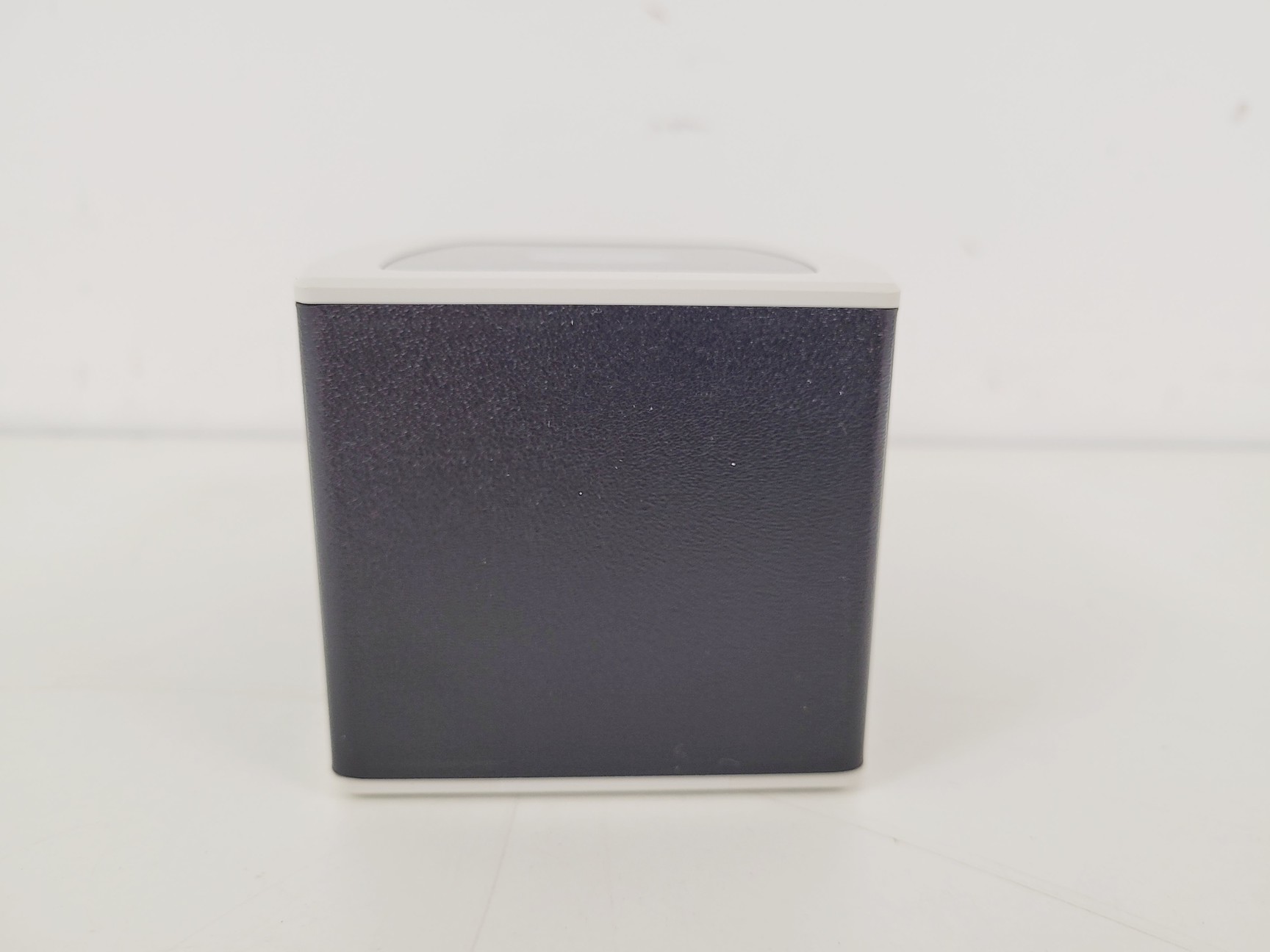 Image of Thermo Scientific VisionMate ST Single Tube Barcode Reader Lab