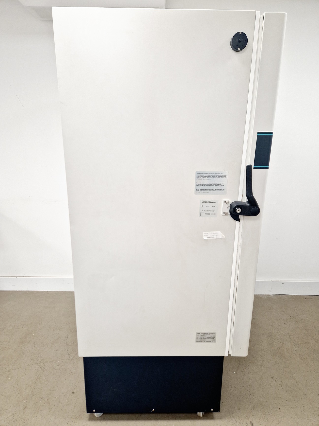 Image of New Brunswick Scientific ULT Freezer Model - U725 -86 Lab