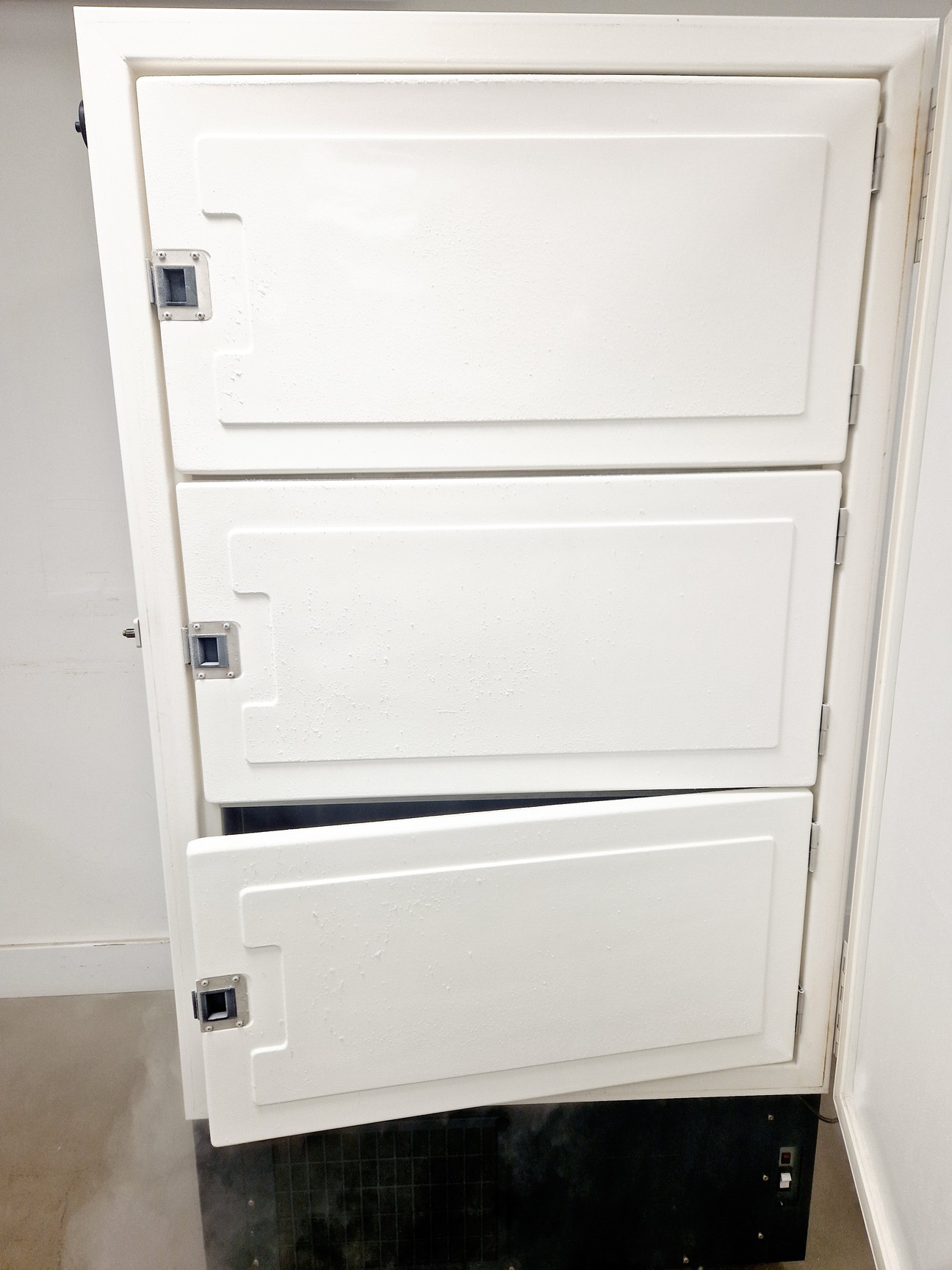 Image of New Brunswick Scientific ULT Freezer Model - U725 -86 Lab
