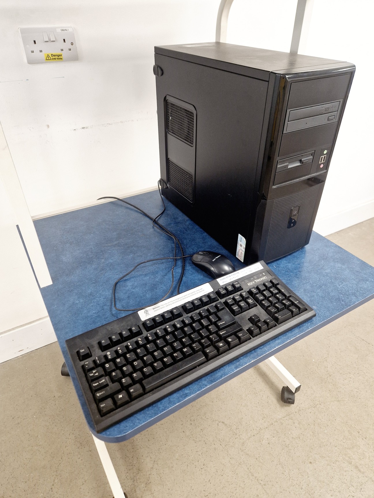 Image of Hologic Delphi QDR 4500 DEXA Scanner (X-Ray Bone Densitometer) Lab