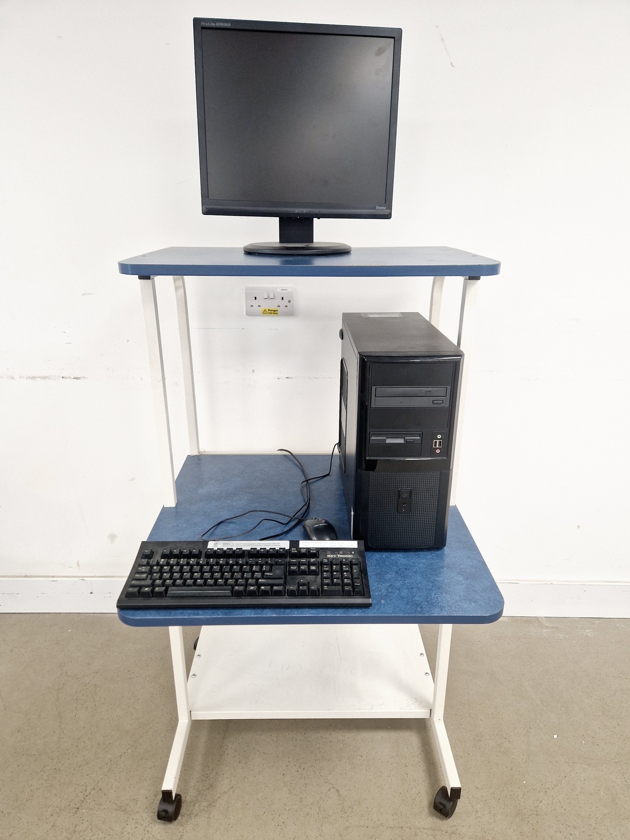 Image of Hologic Delphi QDR 4500 DEXA Scanner (X-Ray Bone Densitometer) Lab