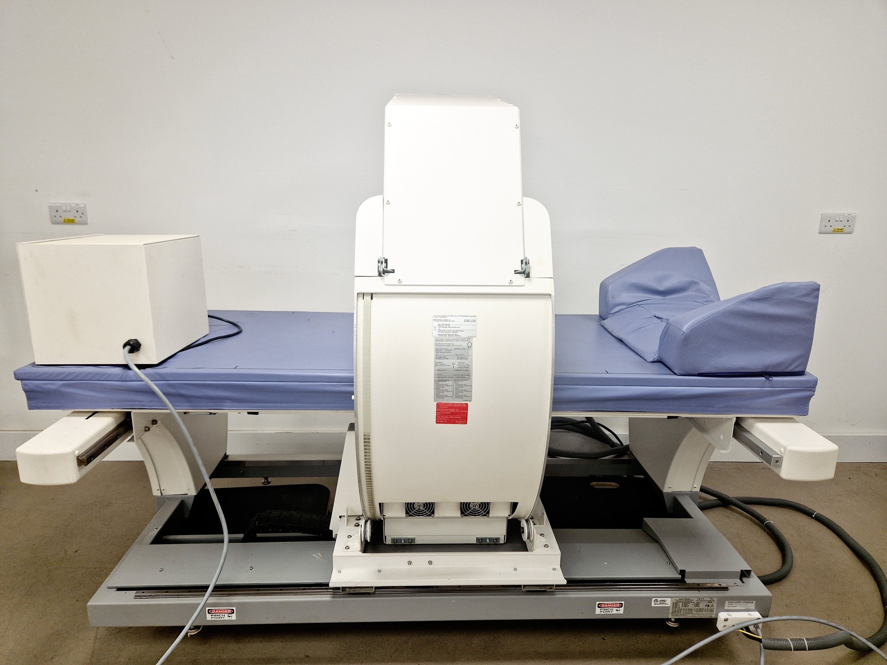 Image of Hologic Delphi QDR 4500 DEXA Scanner (X-Ray Bone Densitometer) Lab