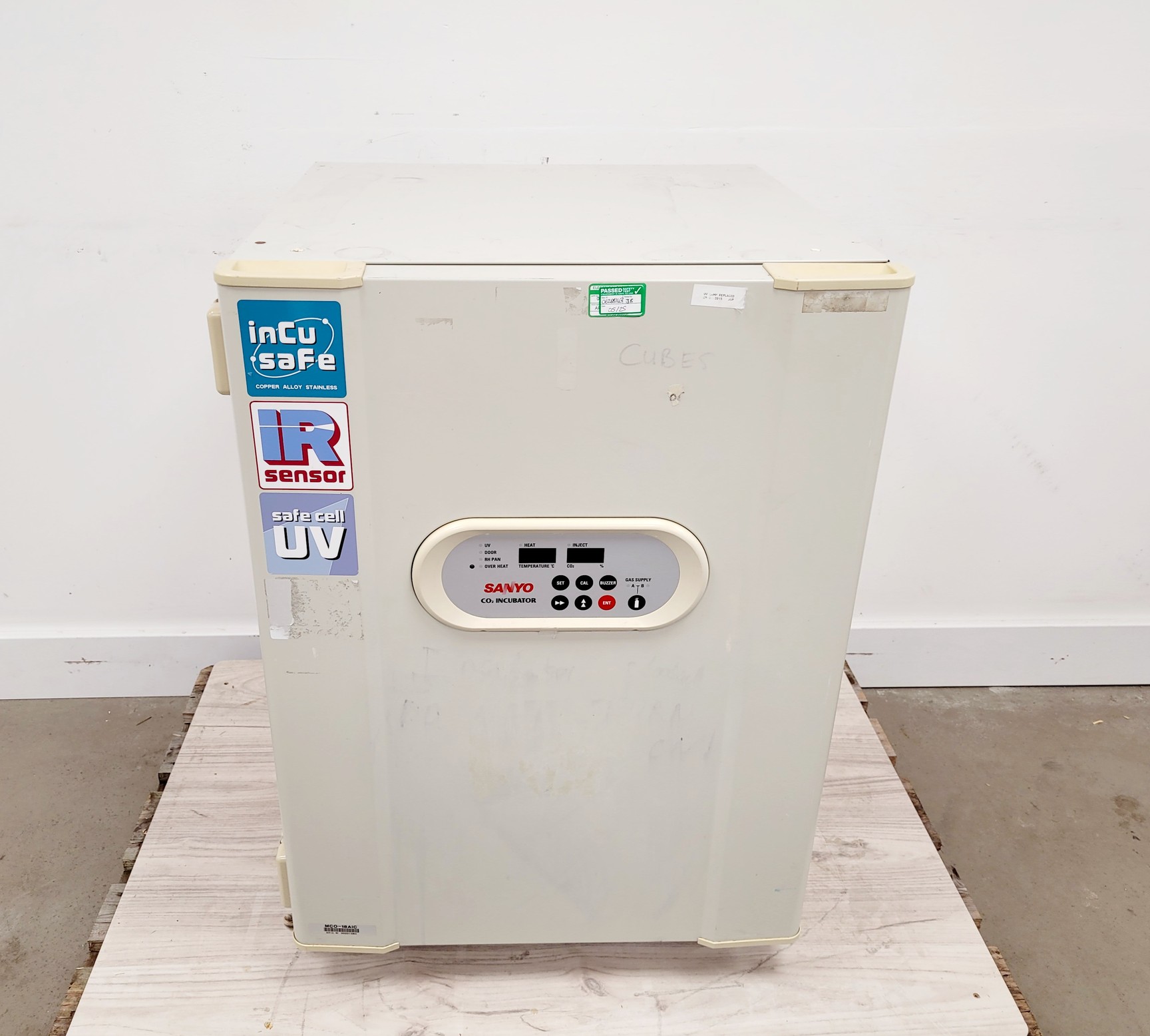 Image of Sanyo MCO-18AIC(UV) CO2 Incubator Lab