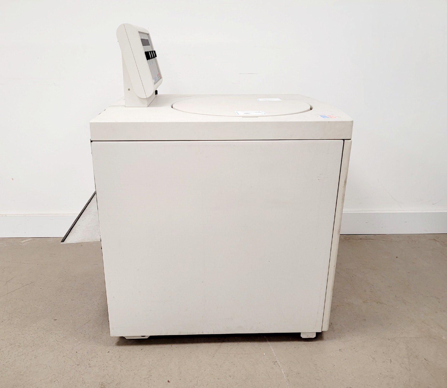 Image of Beckman Avanti J-25 Floor Standing Centrifuge Lab