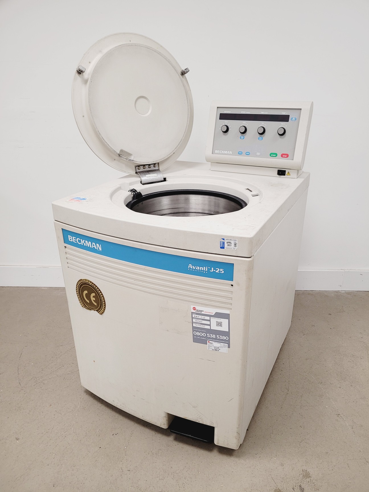 Image of Beckman Avanti J-25 Floor Standing Centrifuge Lab
