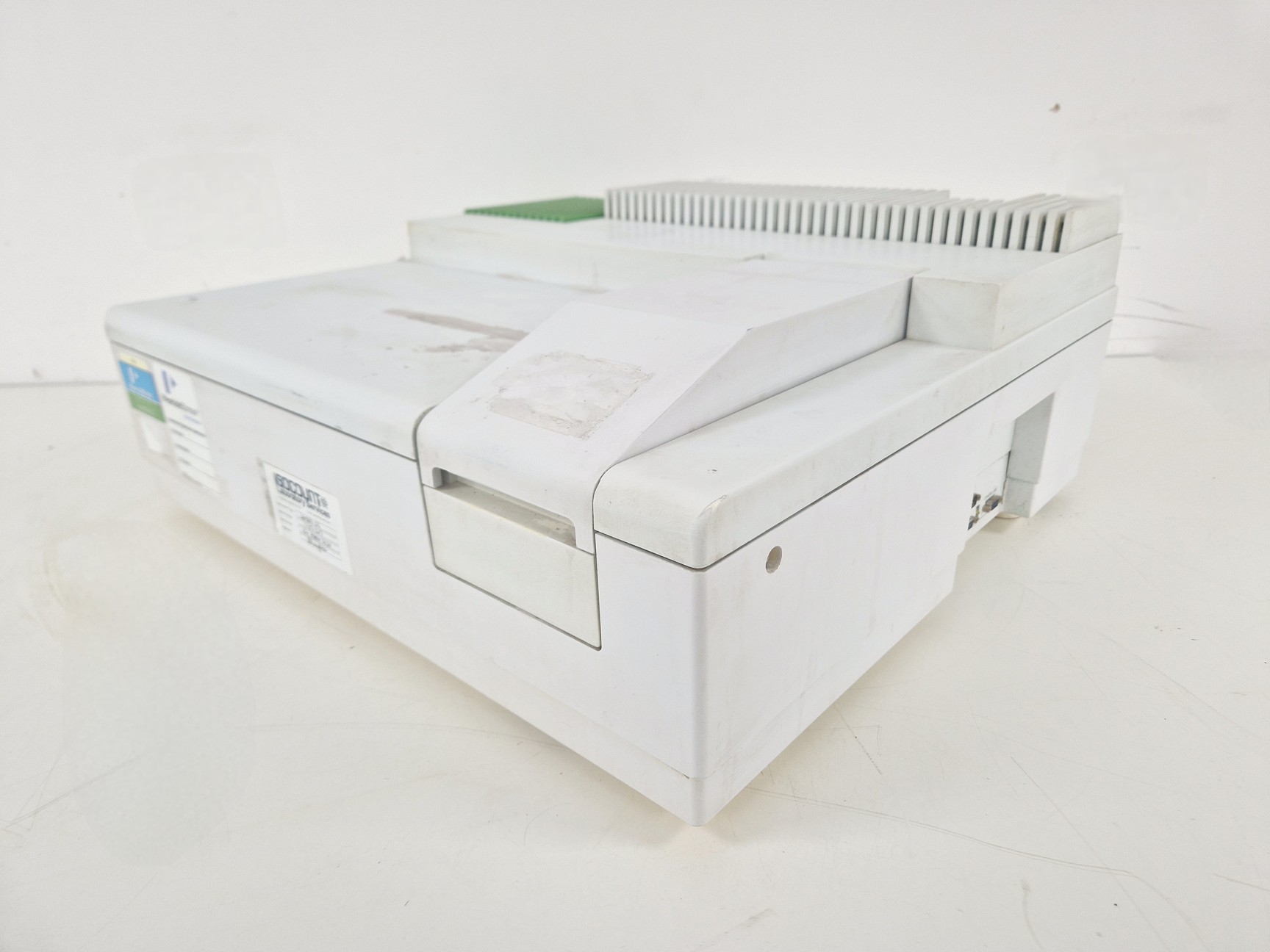 Image of Perkin Elmer Lambda 25 UV/VIS Spectrophotometer Lab