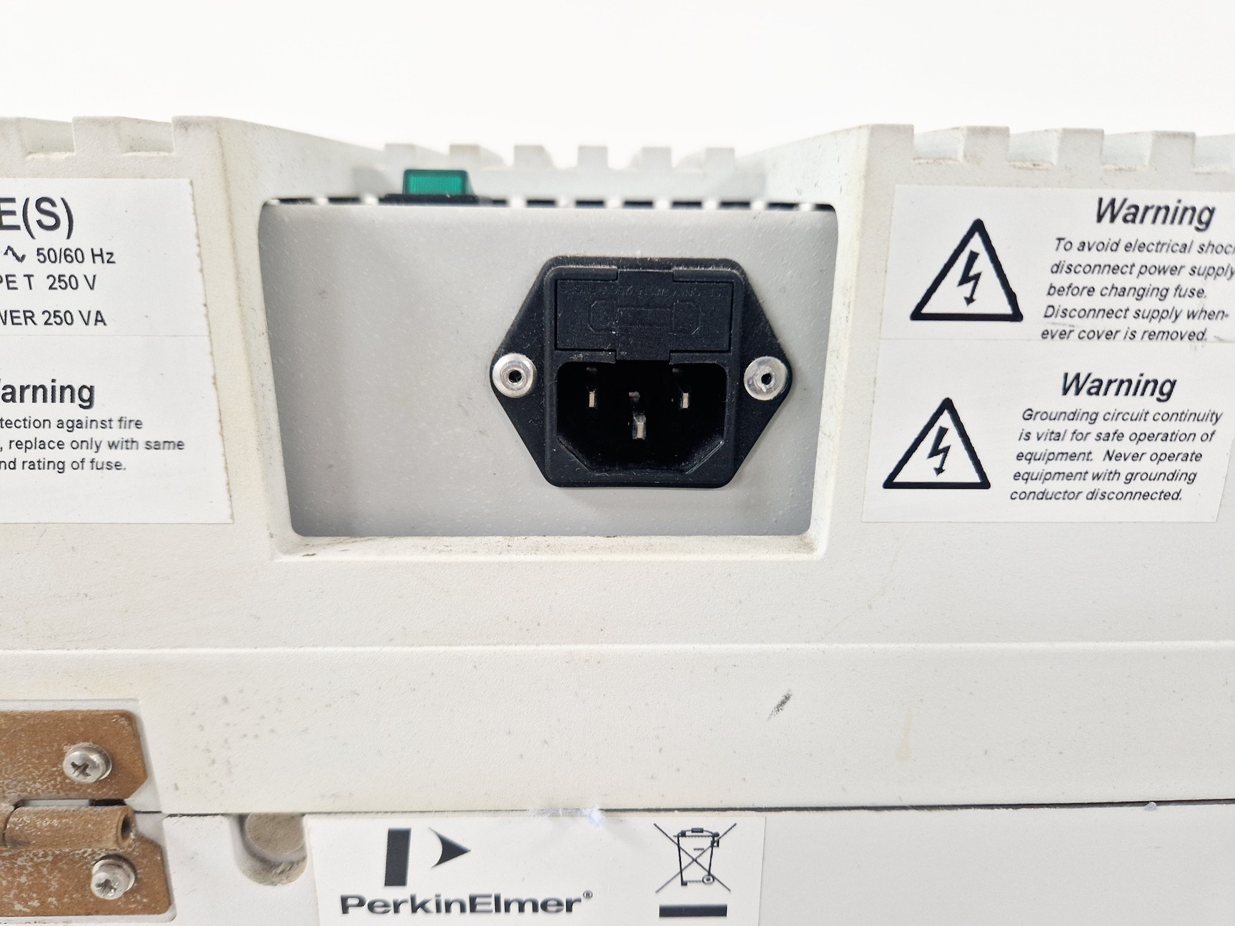 Image of Perkin Elmer Lambda 25 UV/VIS Spectrophotometer Lab