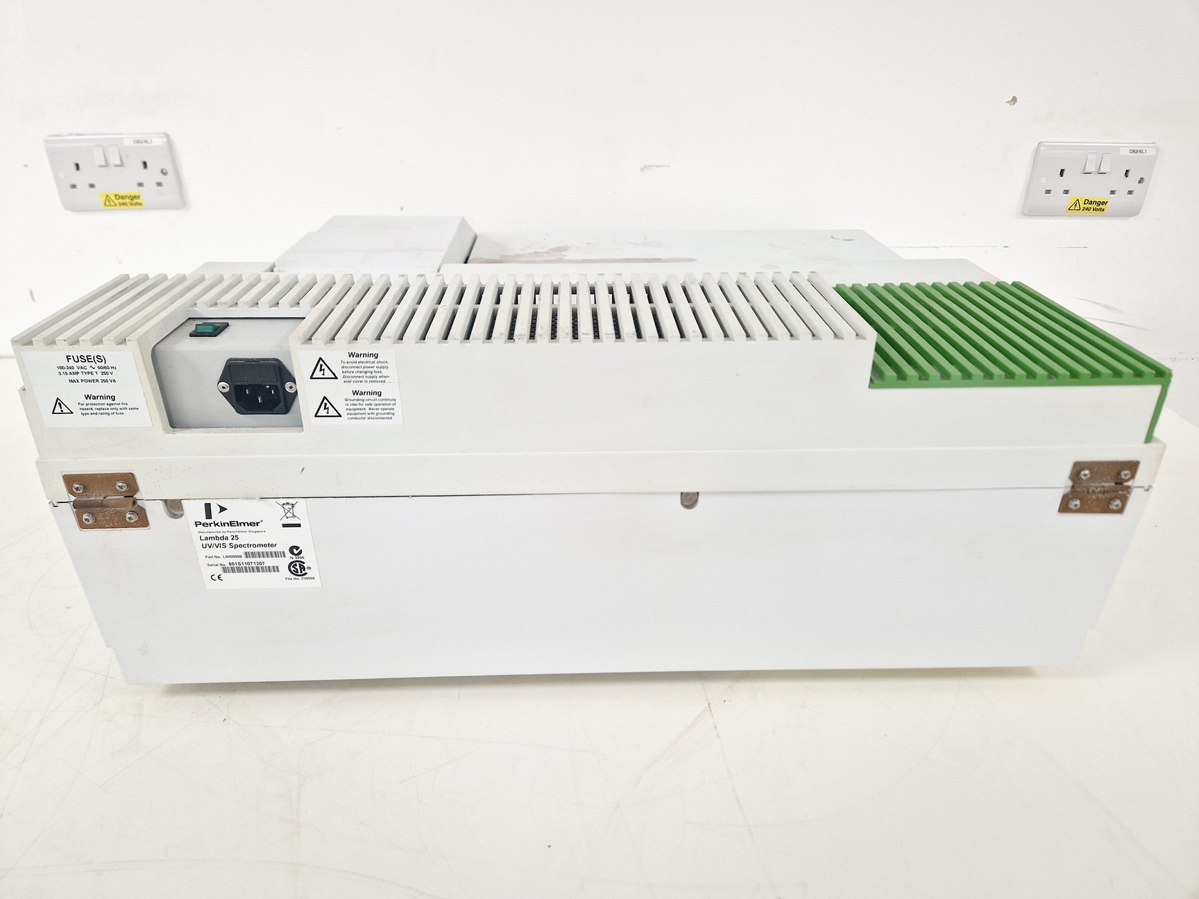 Image of Perkin Elmer Lambda 25 UV/VIS Spectrophotometer Lab