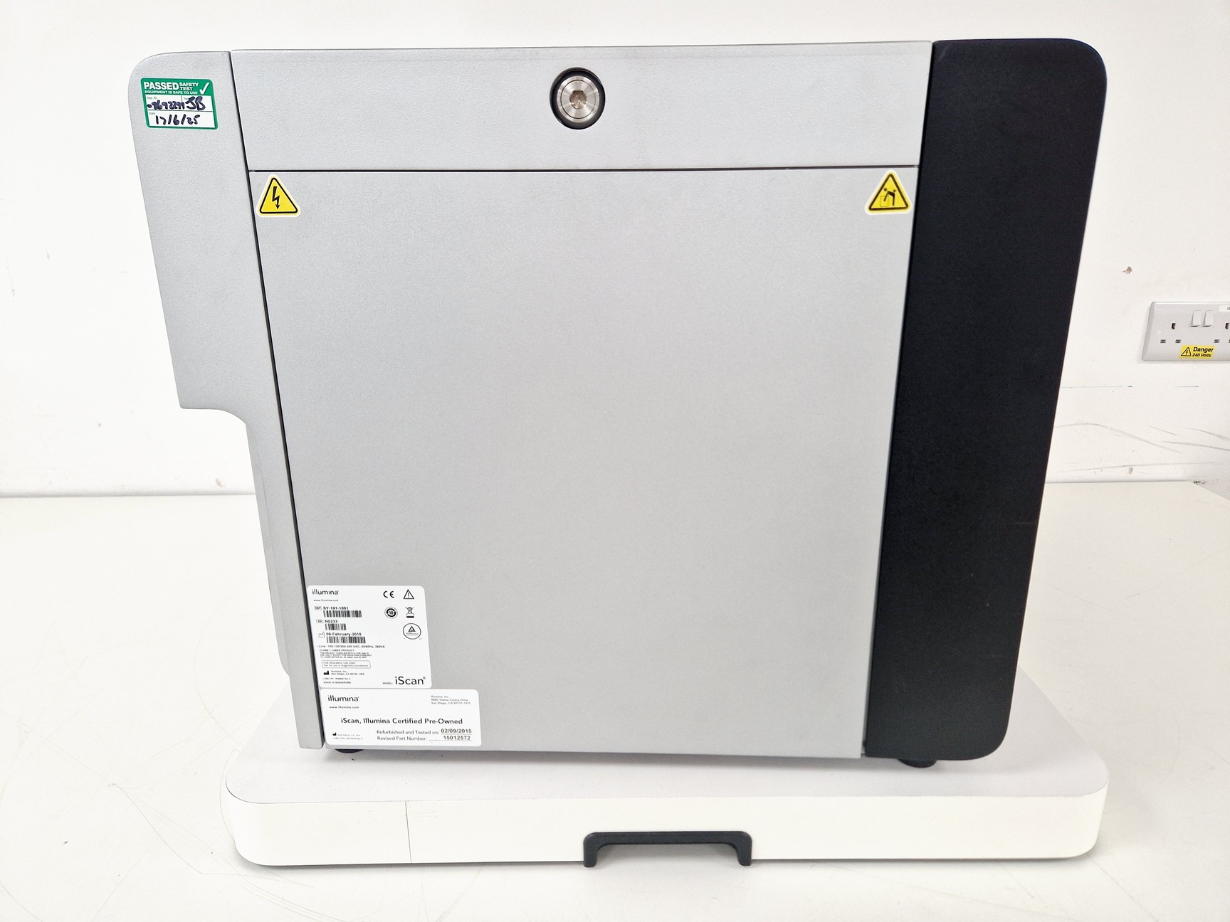 Image of Illumina iScan SY-101-1001 Array Scanner with Newport Isolation System 