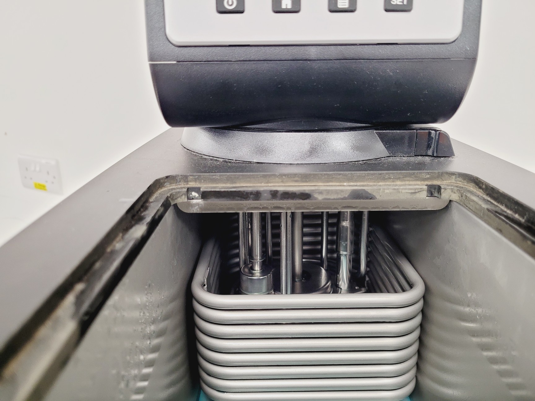 Image of VWR AP 7L R-20 Refrigerated Circulator Chiller Lab