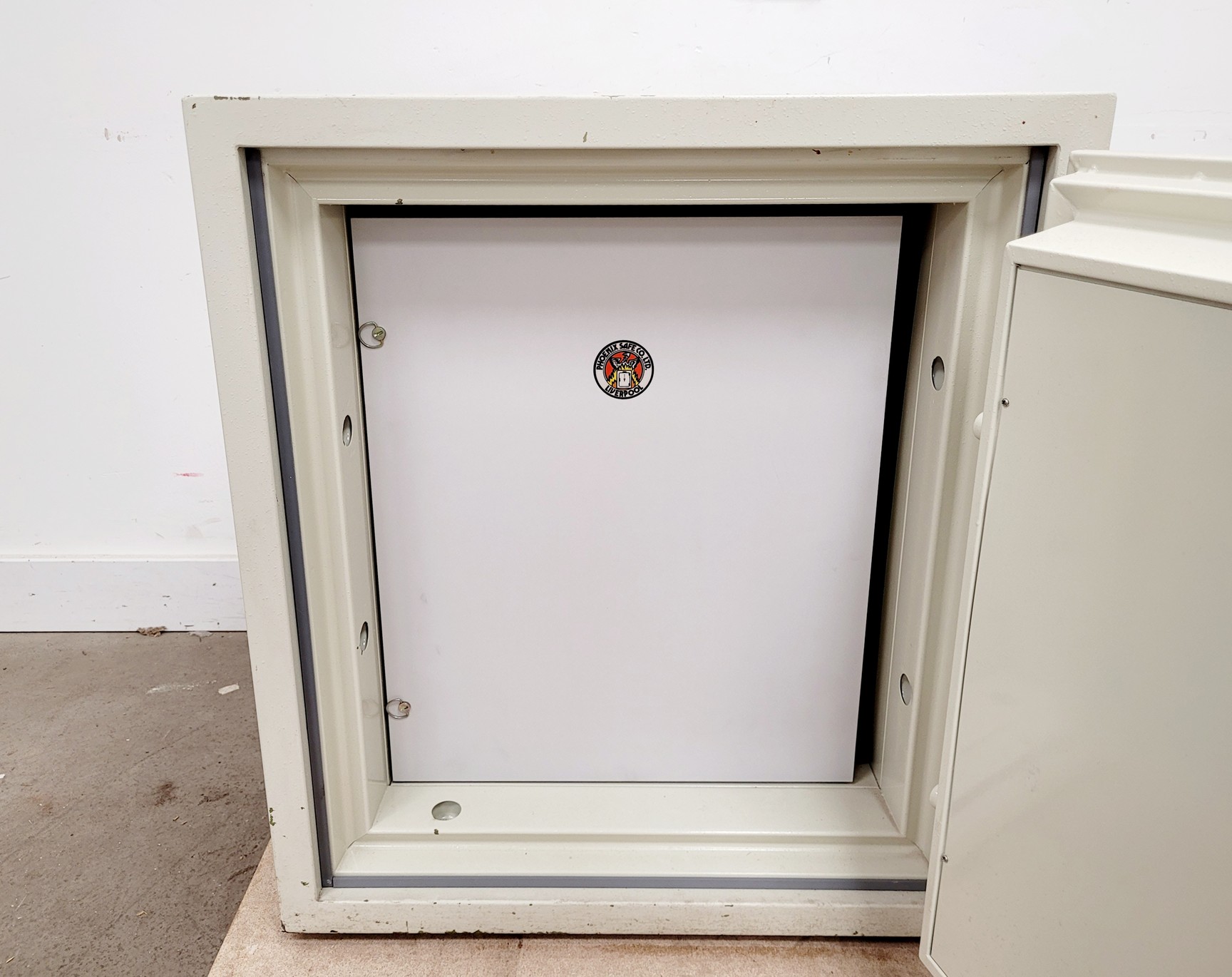 Image of Phoenix Safe 2000 Datacare w/ Key - 215kg 