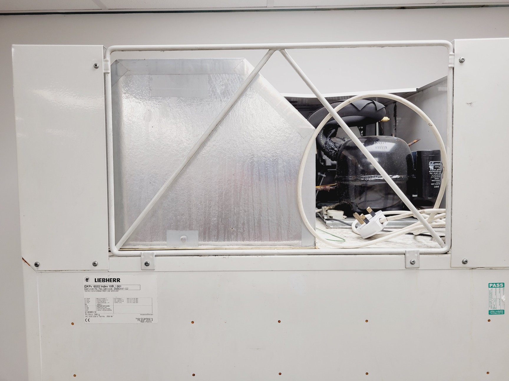 Image of Liebherr GKPv 6522  Glass Fronted Fridge - Spares/Repair Lab