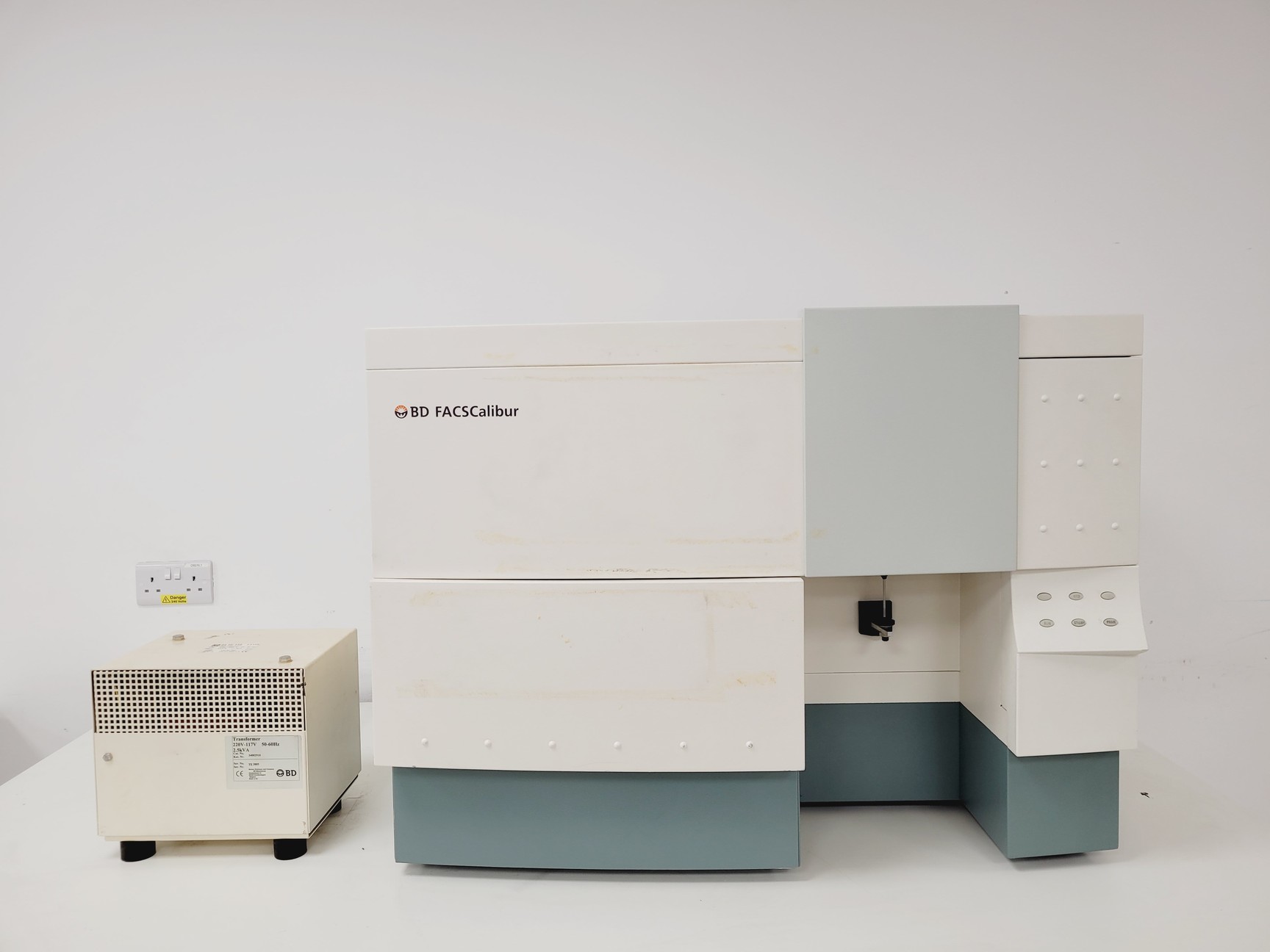 Image of BD FACSCalibur Flow Cytometer & Transformer Lab