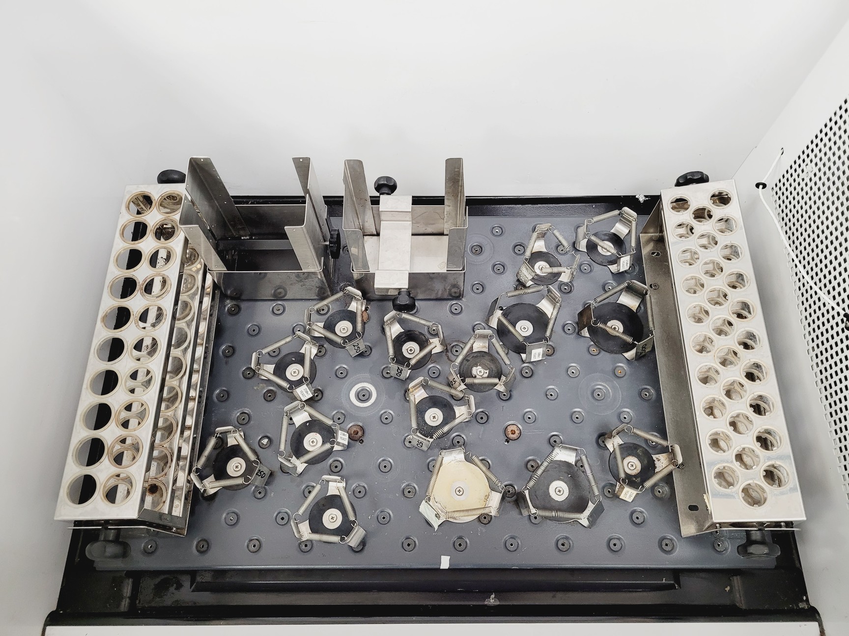 Image of Eppendorf New Brunswick Scientific Innova 43R Incubator Shaker Lab