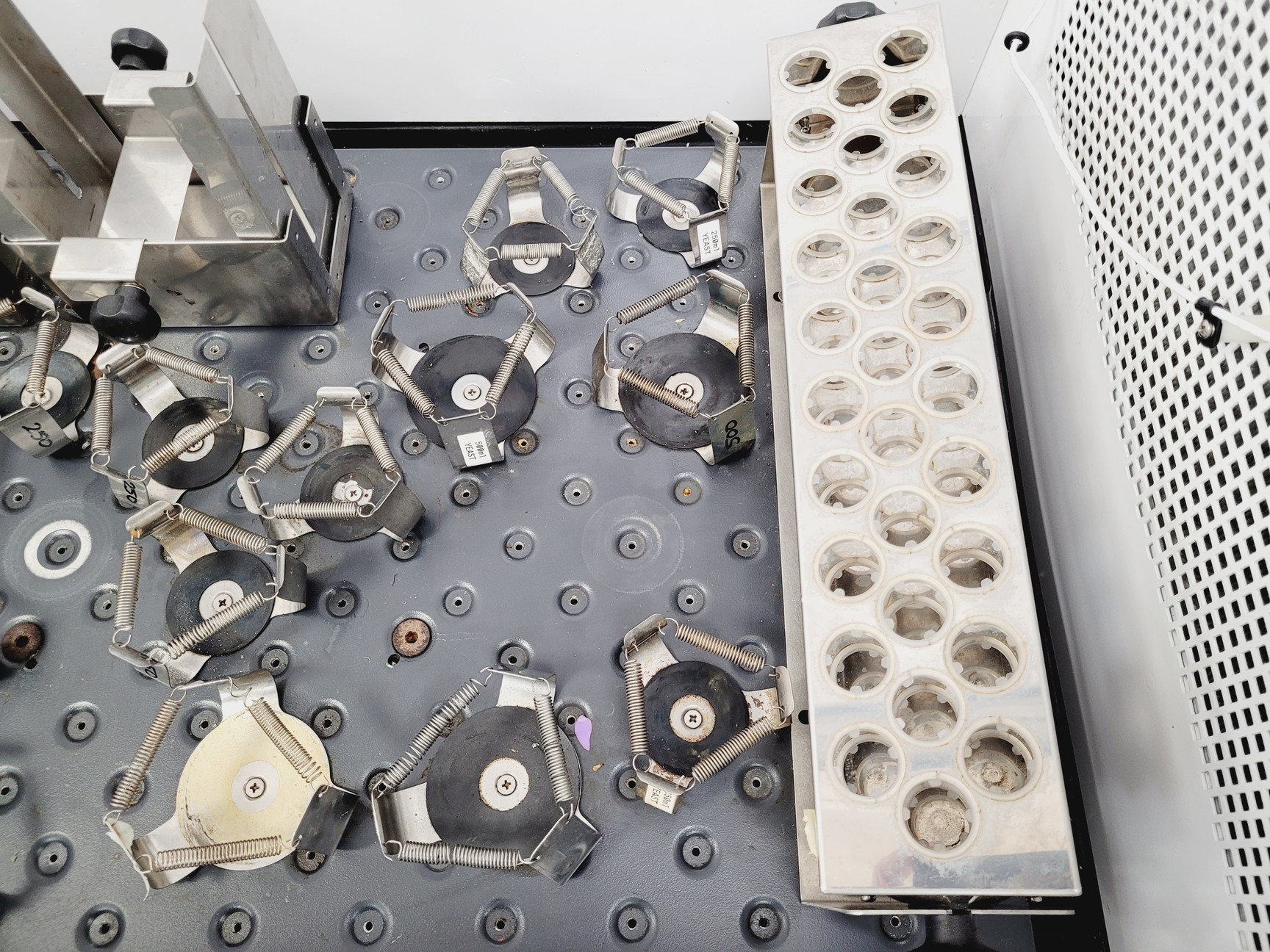 Image of Eppendorf New Brunswick Scientific Innova 43R Incubator Shaker Lab