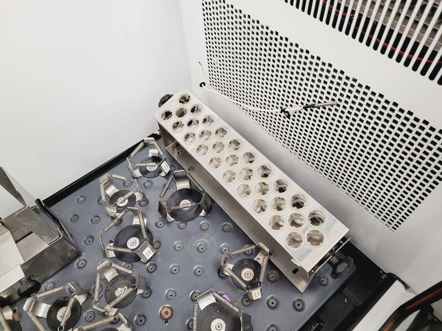 Image of Eppendorf New Brunswick Scientific Innova 43R Incubator Shaker Lab