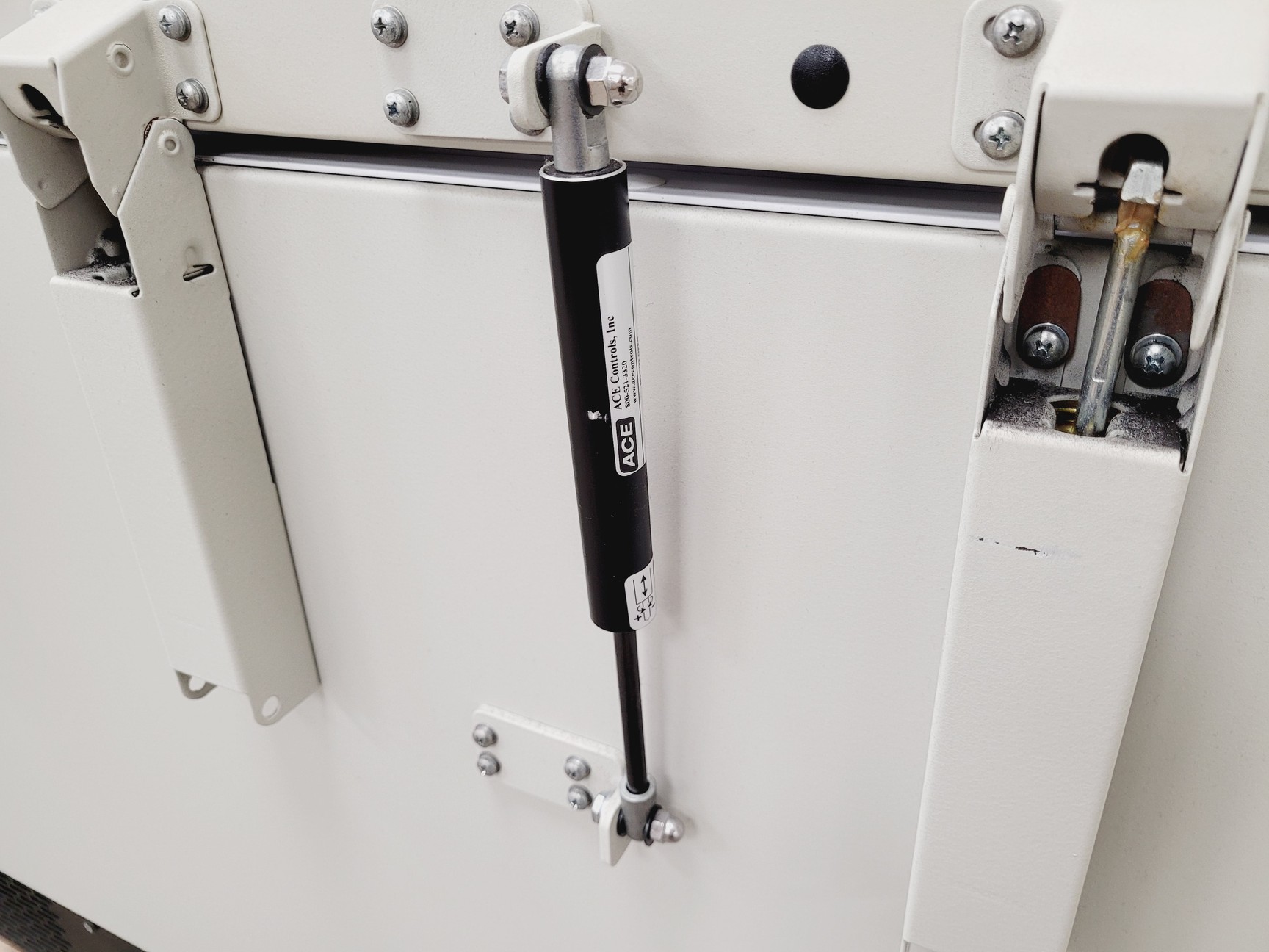 Image of Eppendorf New Brunswick Scientific Innova 43R Incubator Shaker Lab