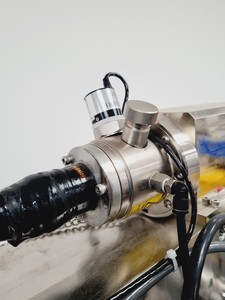 Thumbnail image of Rigaku FR-E+ SuperBright Ultrahigh-intensity Microfocus Rotating Anode X-Ray S/R