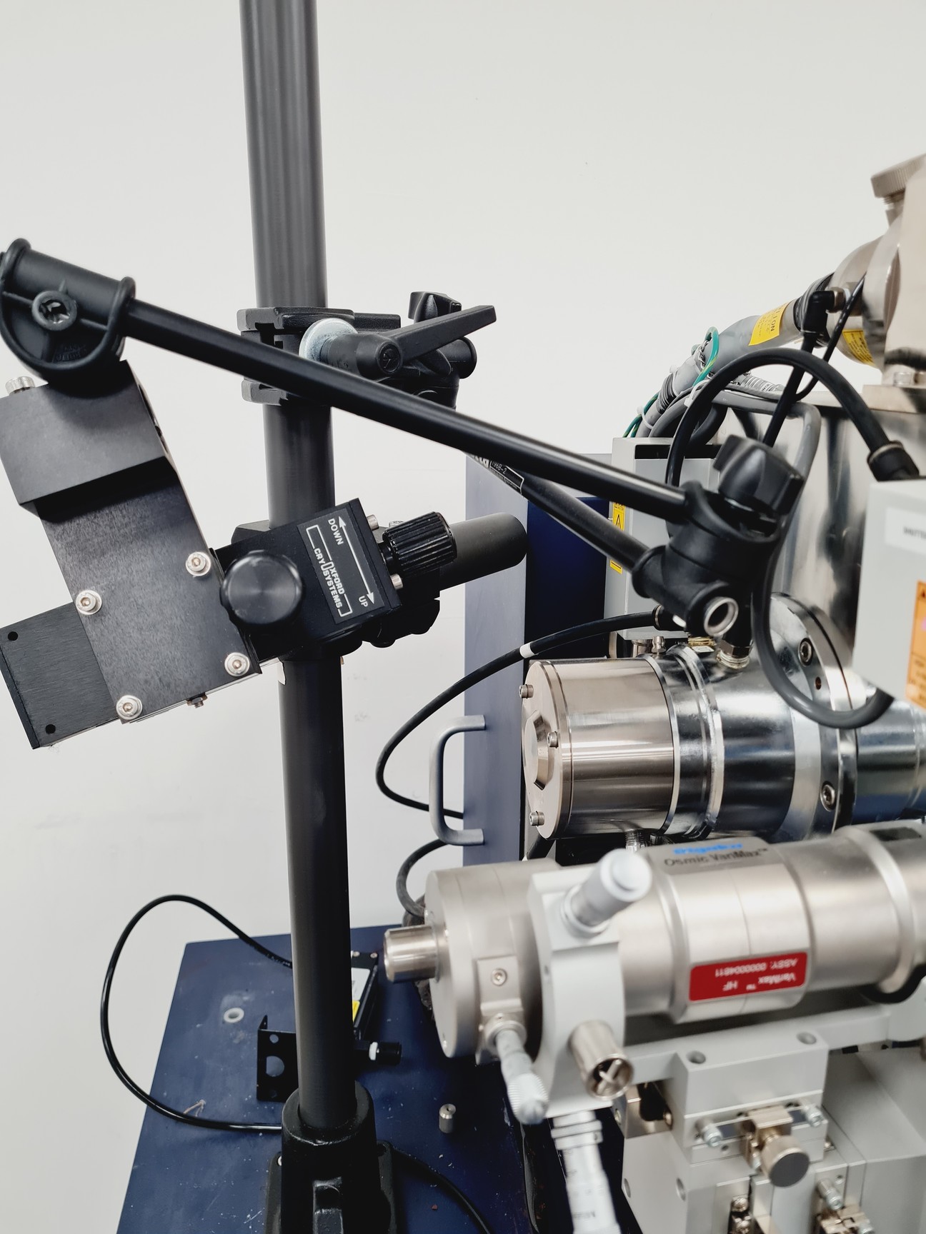 Image of Rigaku FR-E+ SuperBright Ultrahigh-intensity Microfocus Rotating Anode X-Ray S/R