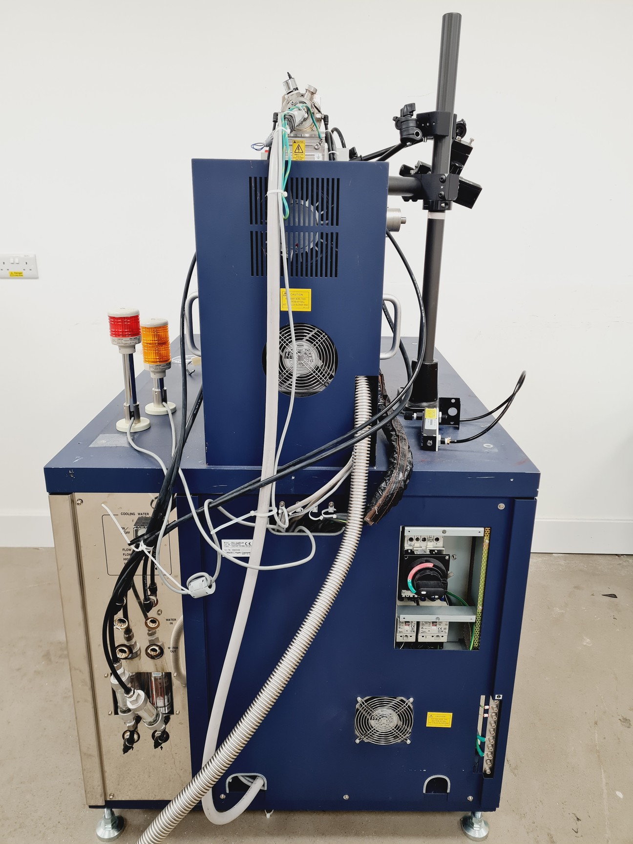 Image of Rigaku FR-E+ SuperBright Ultrahigh-intensity Microfocus Rotating Anode X-Ray S/R