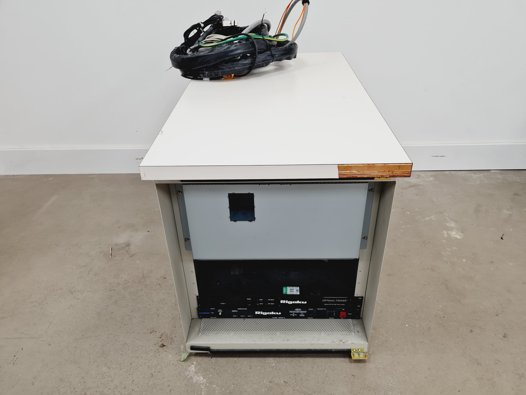Image of Rigaku FR-E+ SuperBright Ultrahigh-intensity Microfocus Rotating Anode X-Ray S/R