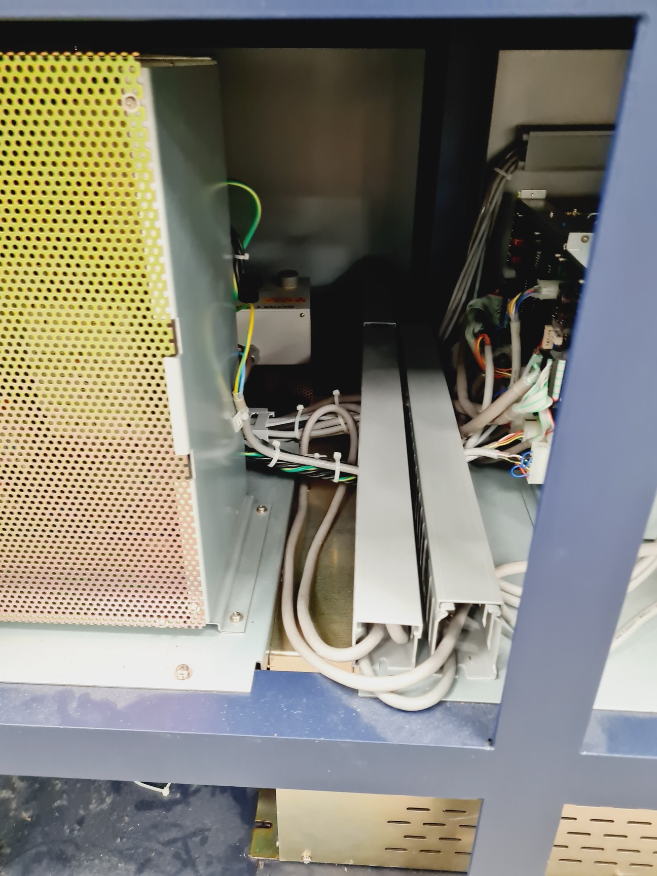 Image of Rigaku FR-E+ SuperBright Ultrahigh-intensity Microfocus Rotating Anode X-Ray S/R