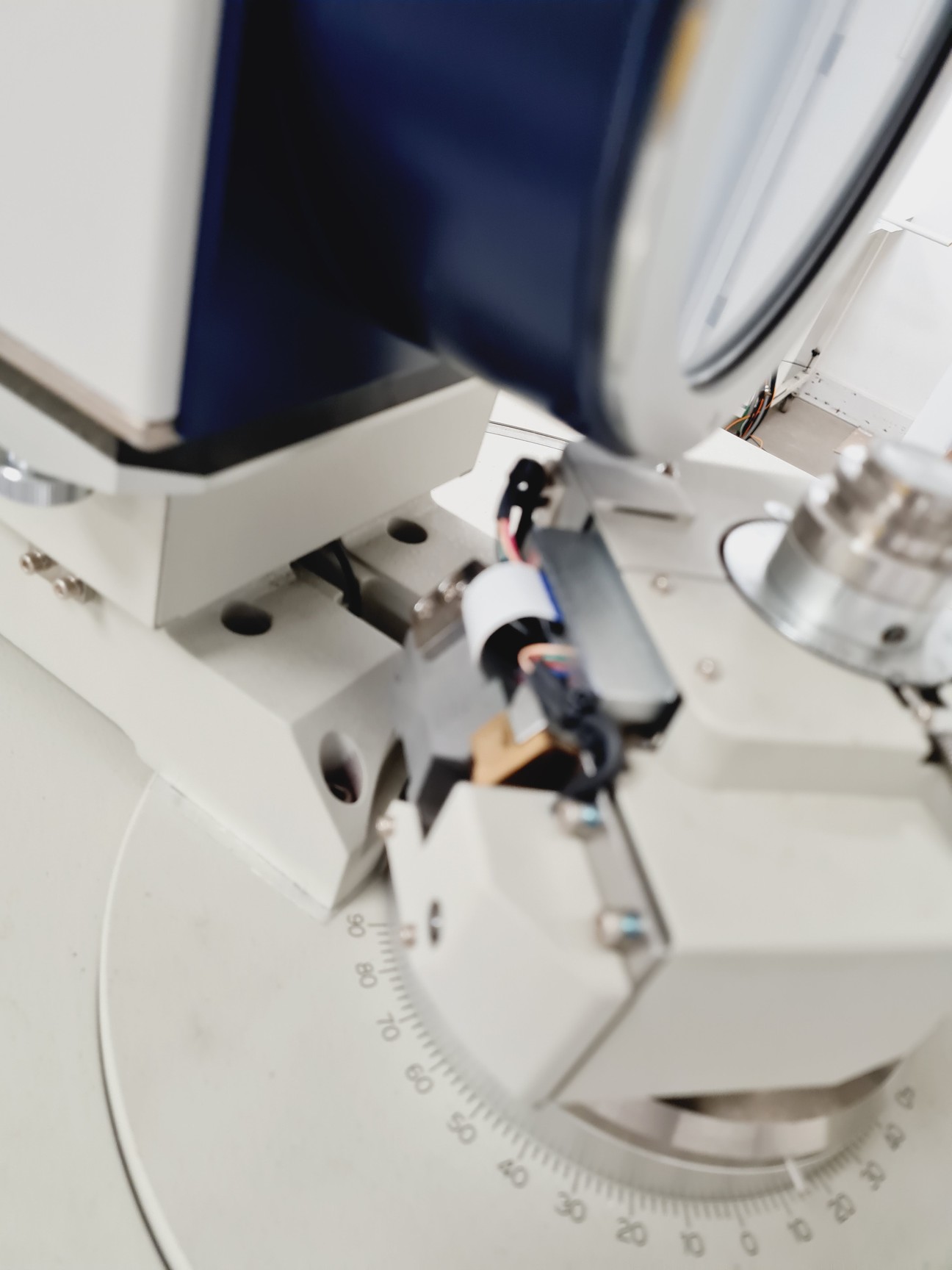 Image of Rigaku FR-E+ SuperBright Ultrahigh-intensity Microfocus Rotating Anode X-Ray S/R