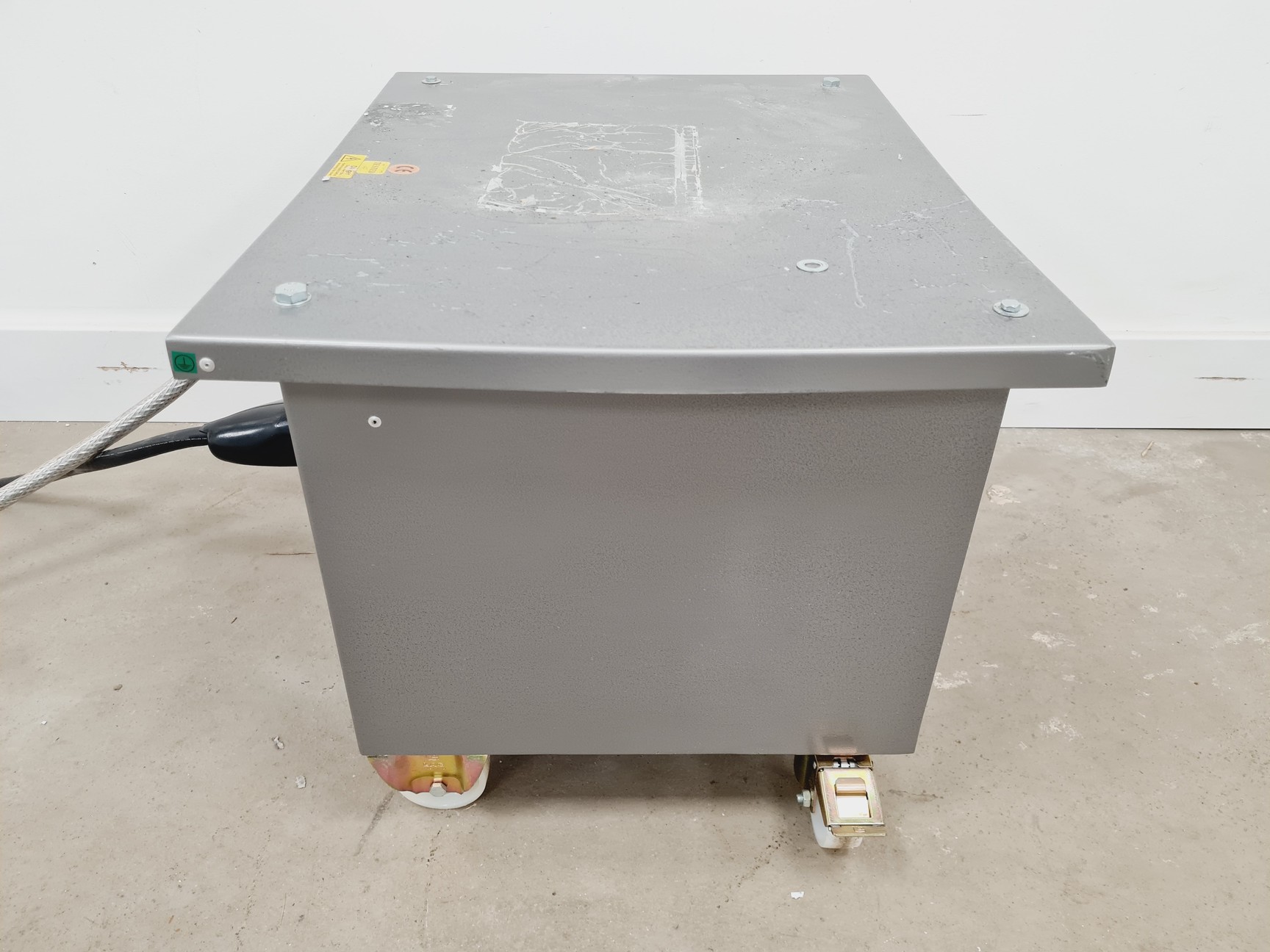 Image of Rigaku FR-E+ SuperBright Ultrahigh-intensity Microfocus Rotating Anode X-Ray S/R