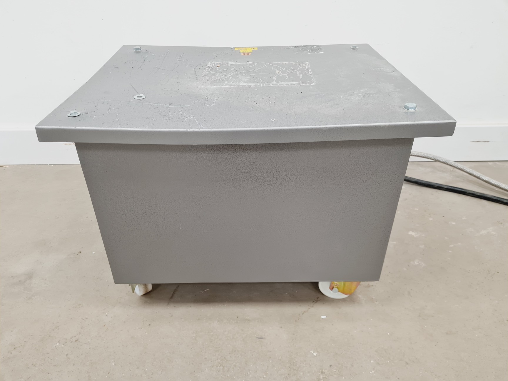 Image of Rigaku FR-E+ SuperBright Ultrahigh-intensity Microfocus Rotating Anode X-Ray S/R