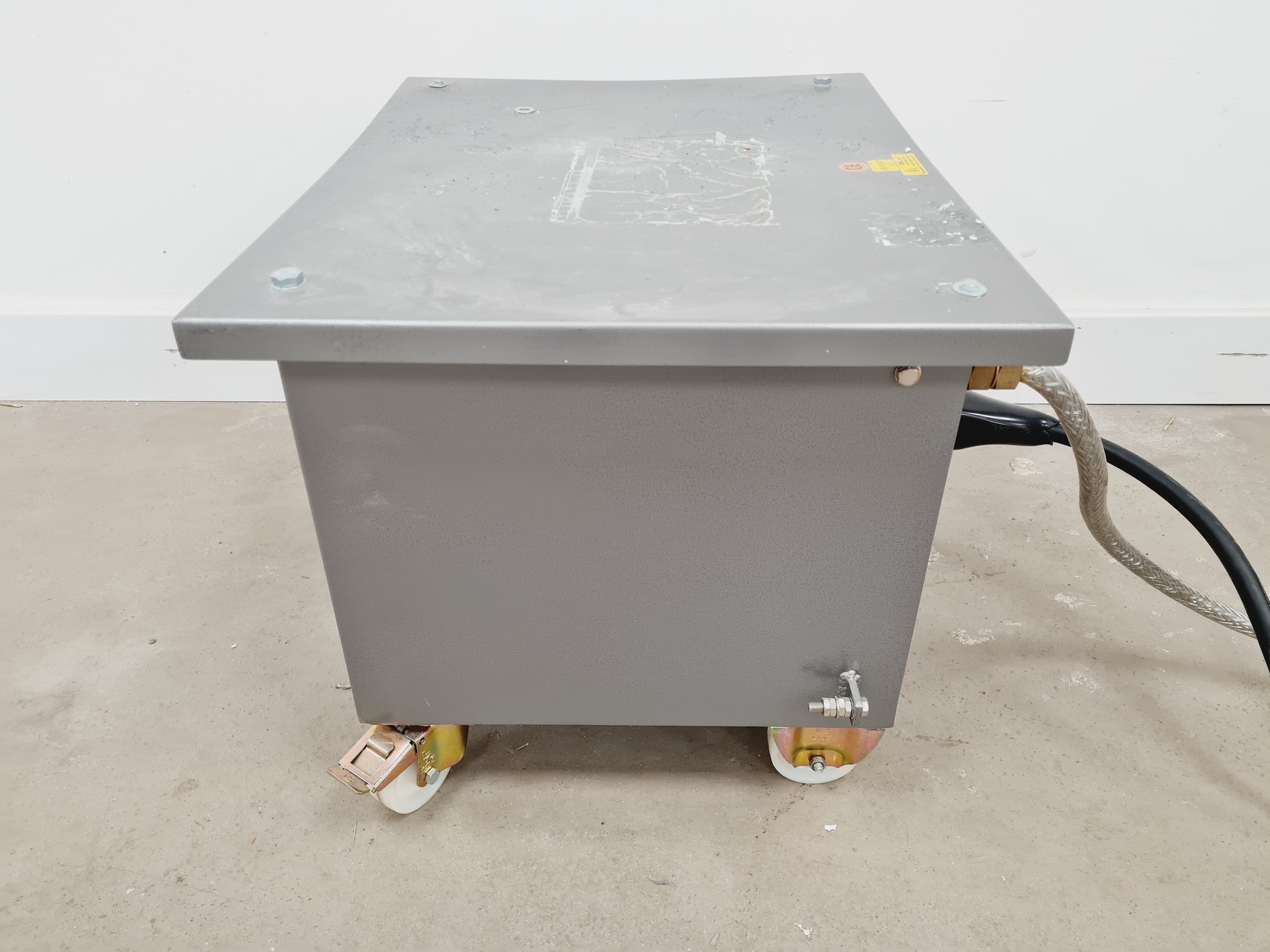 Image of Rigaku FR-E+ SuperBright Ultrahigh-intensity Microfocus Rotating Anode X-Ray S/R