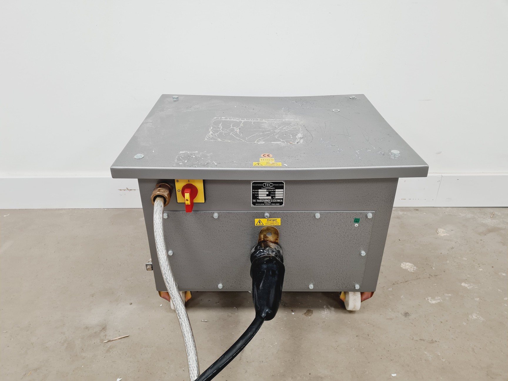 Image of Rigaku FR-E+ SuperBright Ultrahigh-intensity Microfocus Rotating Anode X-Ray S/R