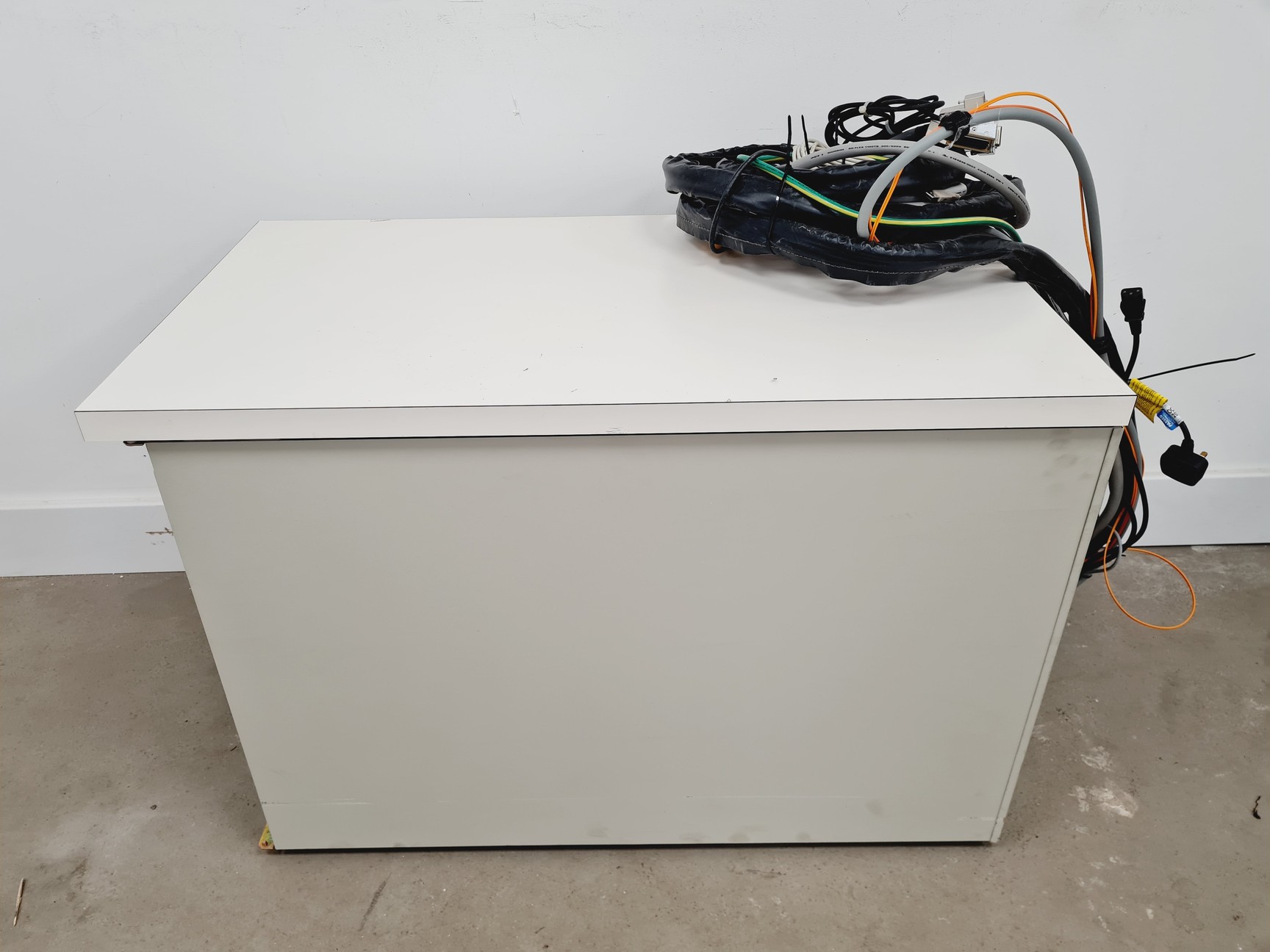 Image of Rigaku FR-E+ SuperBright Ultrahigh-intensity Microfocus Rotating Anode X-Ray S/R