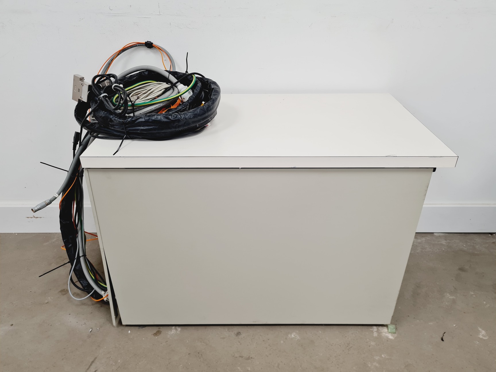 Image of Rigaku FR-E+ SuperBright Ultrahigh-intensity Microfocus Rotating Anode X-Ray S/R